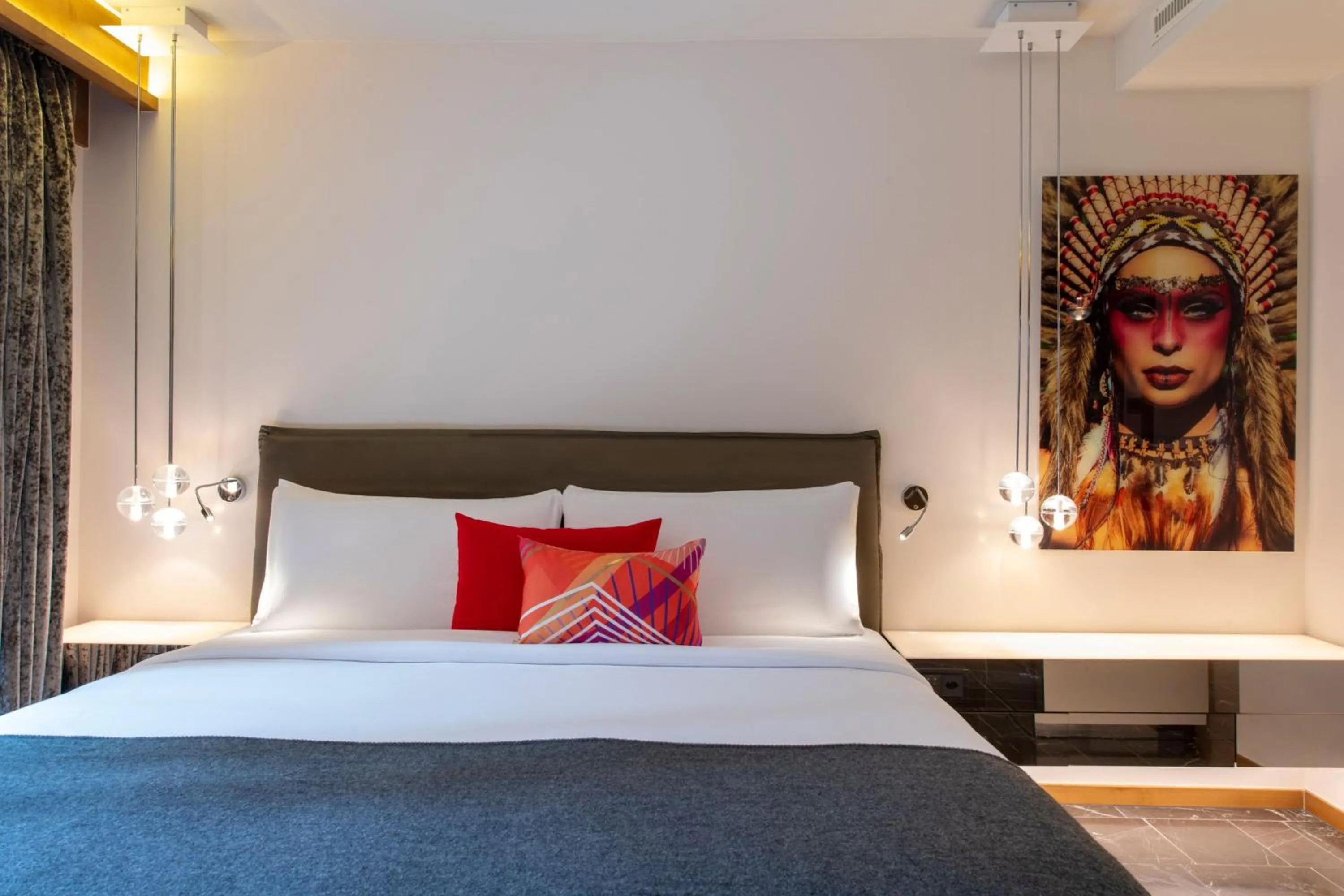 Photo of the whole room, Bed in W Verbier