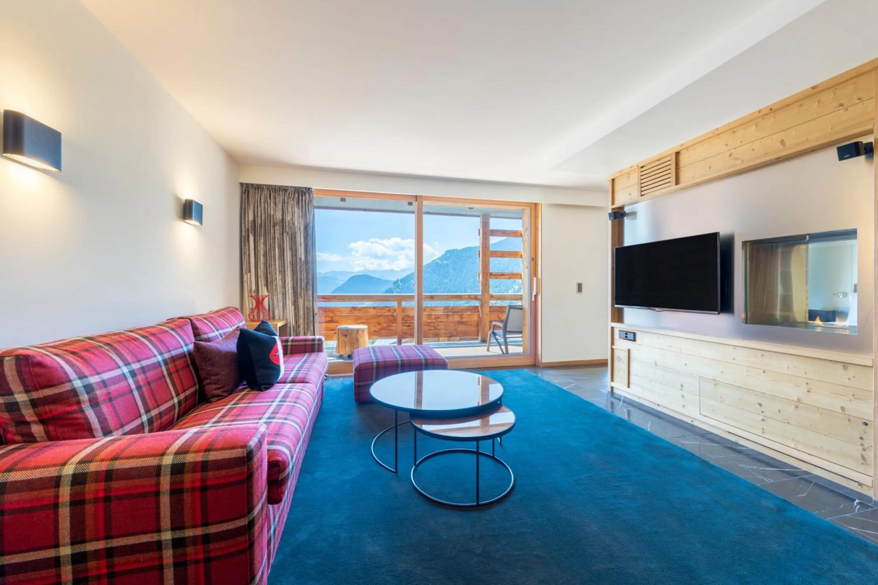 Photo of the whole room in W Verbier