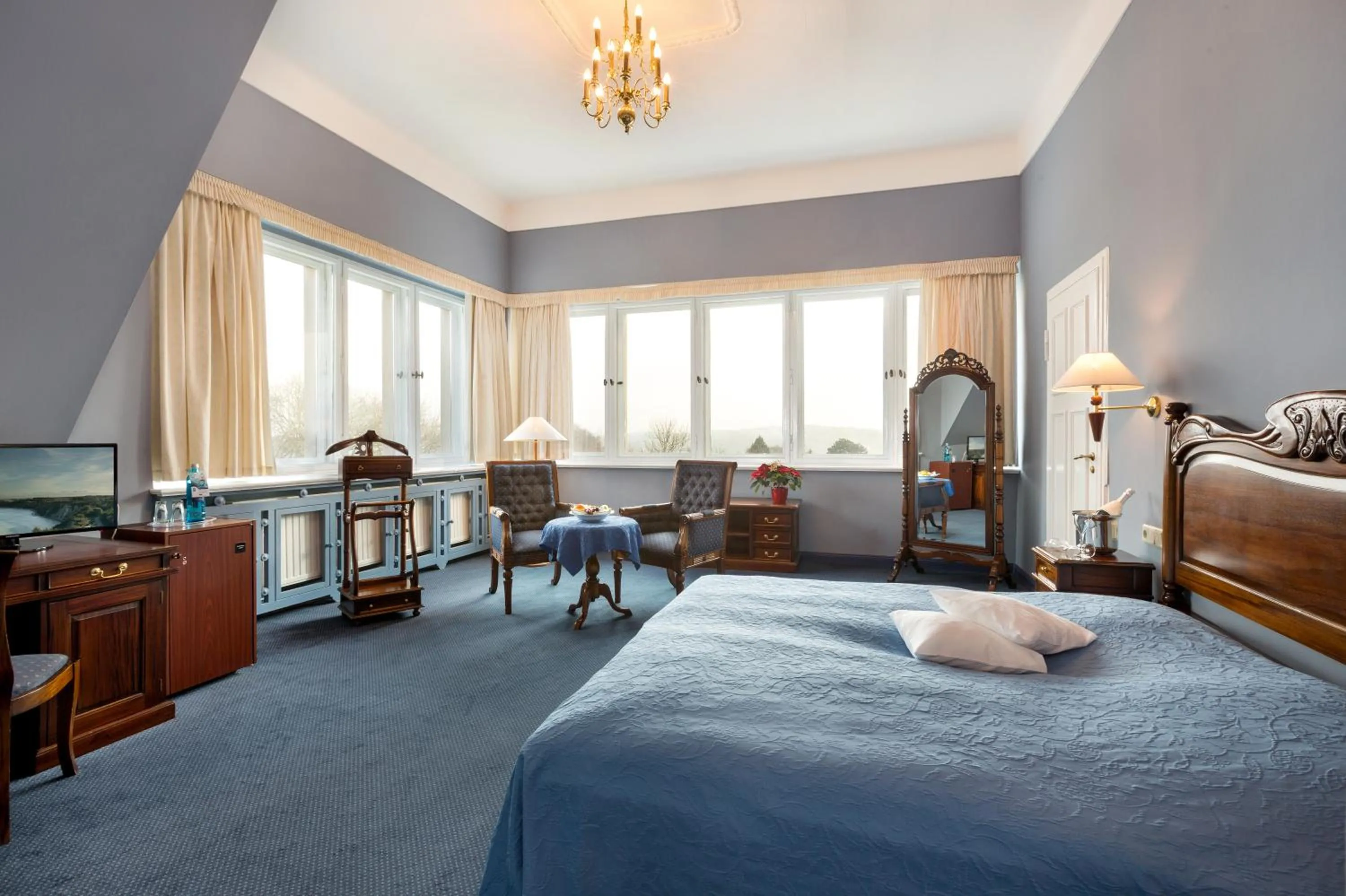 Photo of the whole room, Bed in Schlosshotel Ralswiek