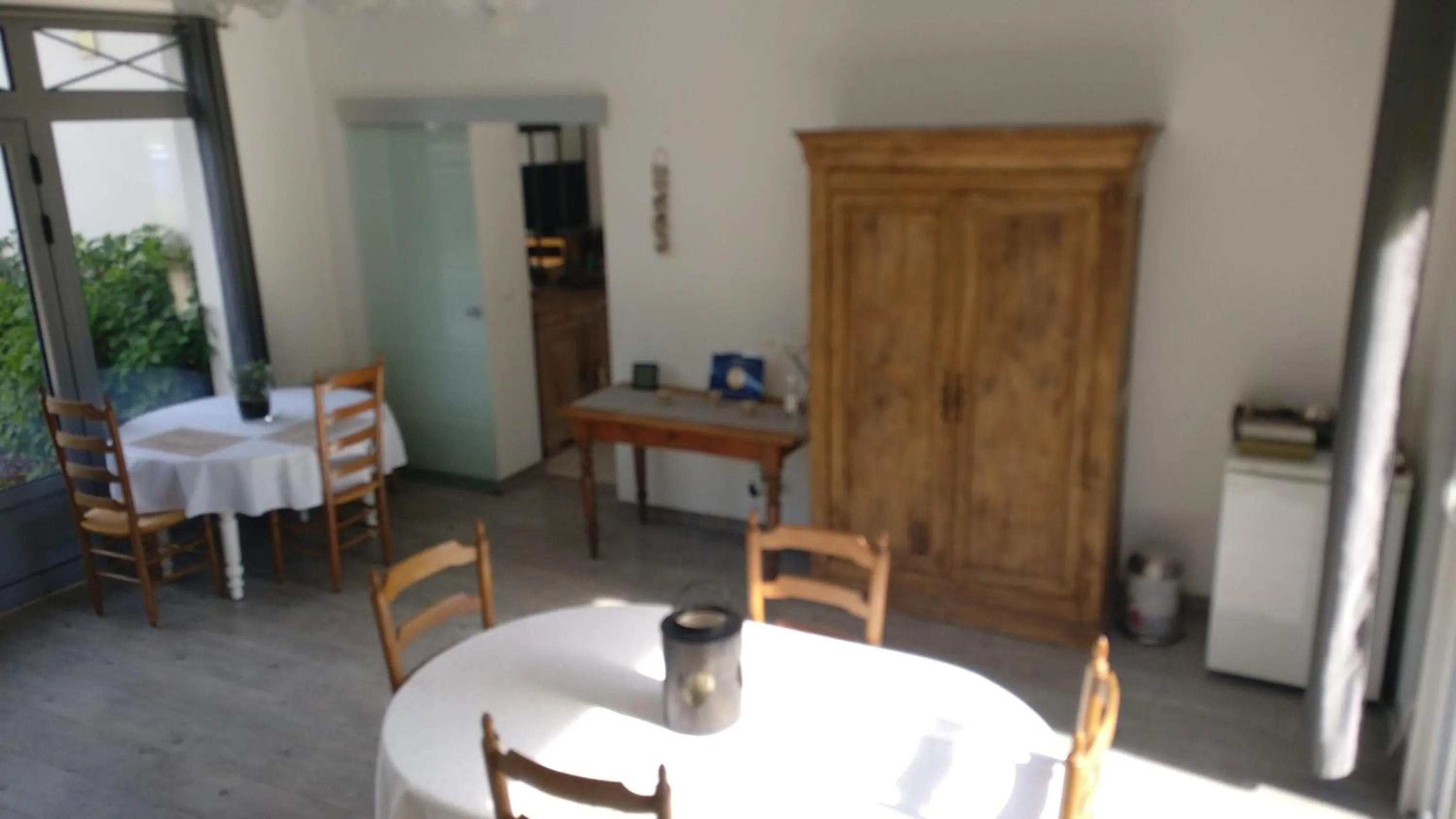 Dining area in Les Chambres de Pascaline