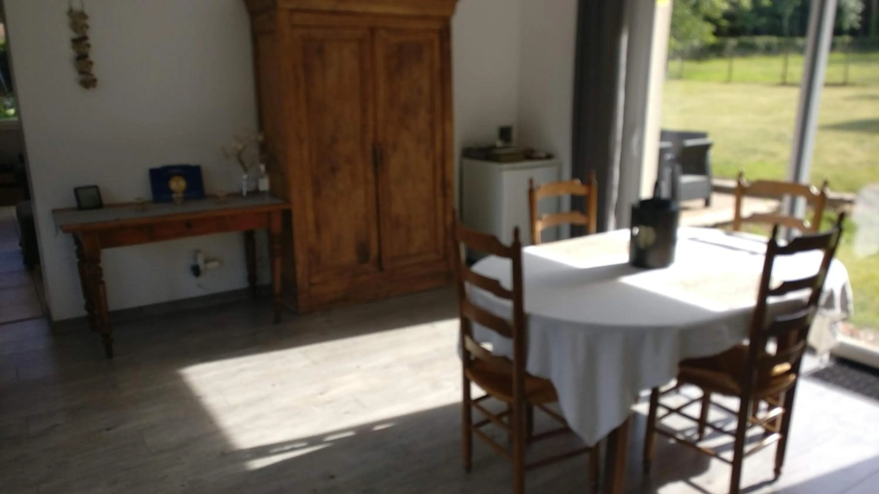 Dining area in Les Chambres de Pascaline