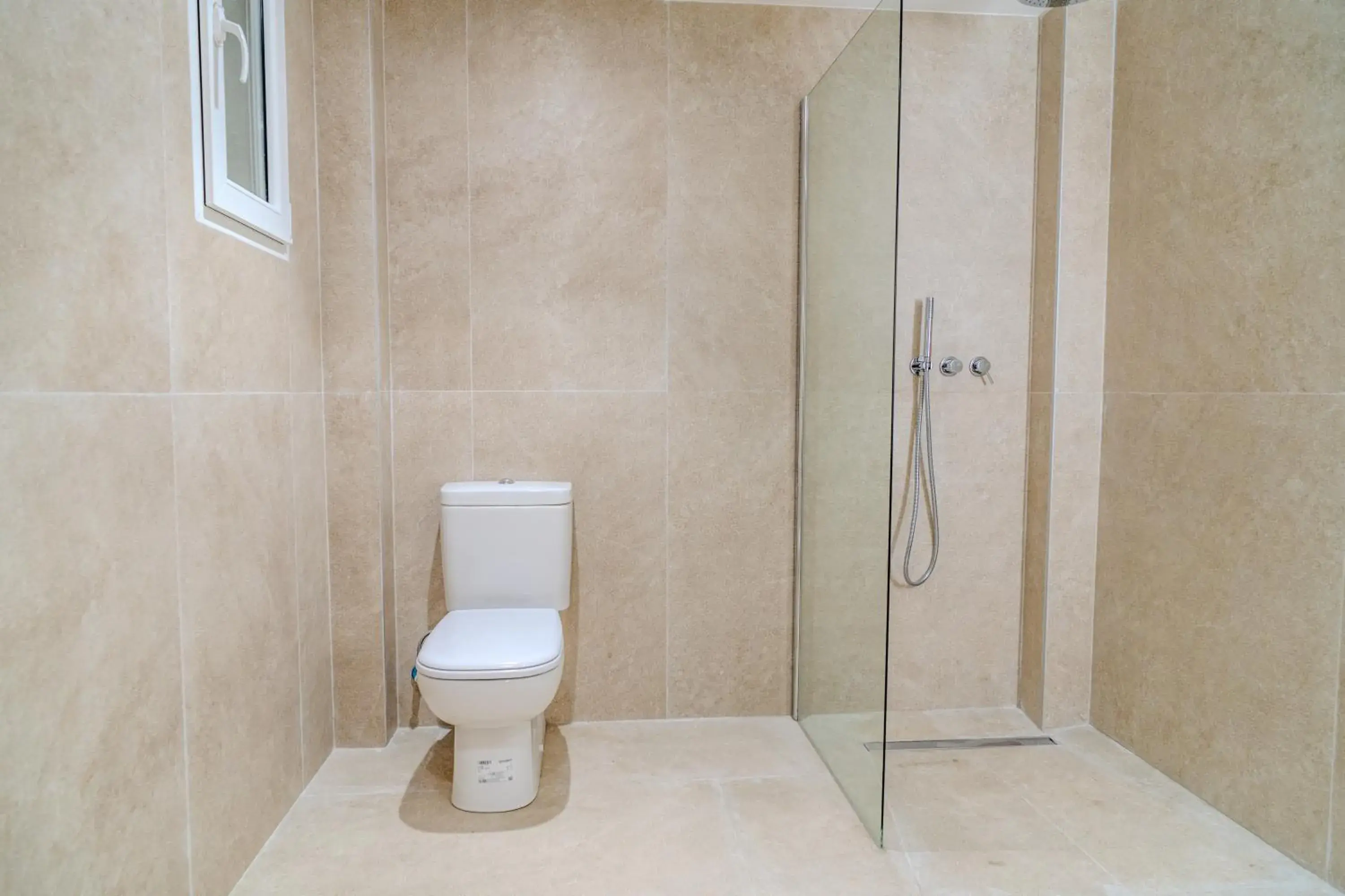 Double or Twin Room with Extra Bed and External Private Bathroom in HolidaysBCN Rooms Double or Twin Room with Extra Bed and External Private Bathroom in HolidaysBCN Rooms