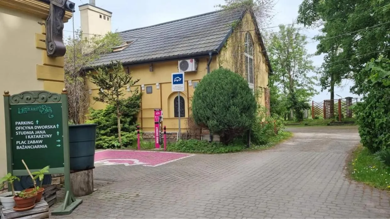 Property building in Dwór Boratyn