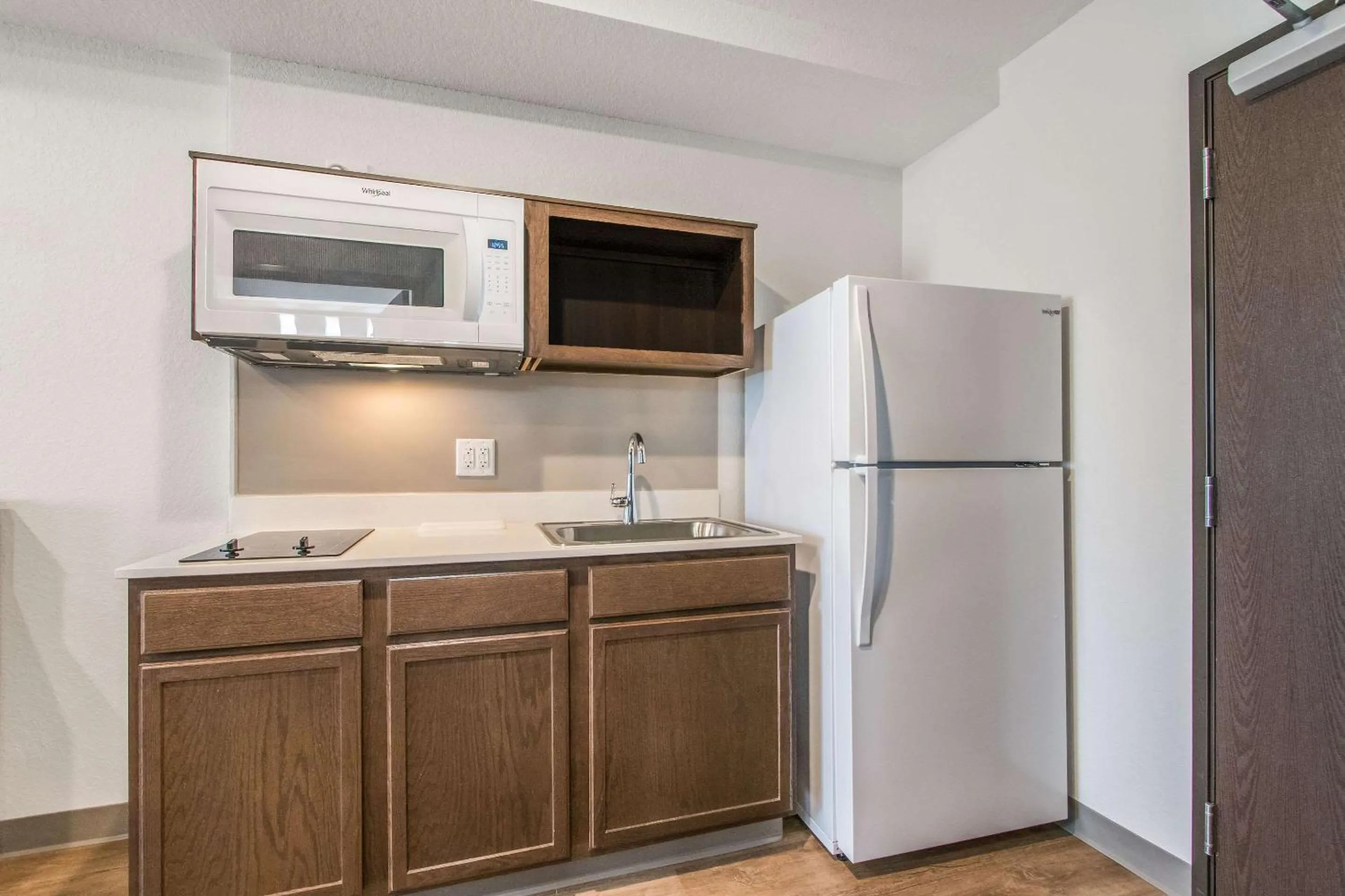 Photo of the whole room in WoodSpring Suites Doral Miami Airport