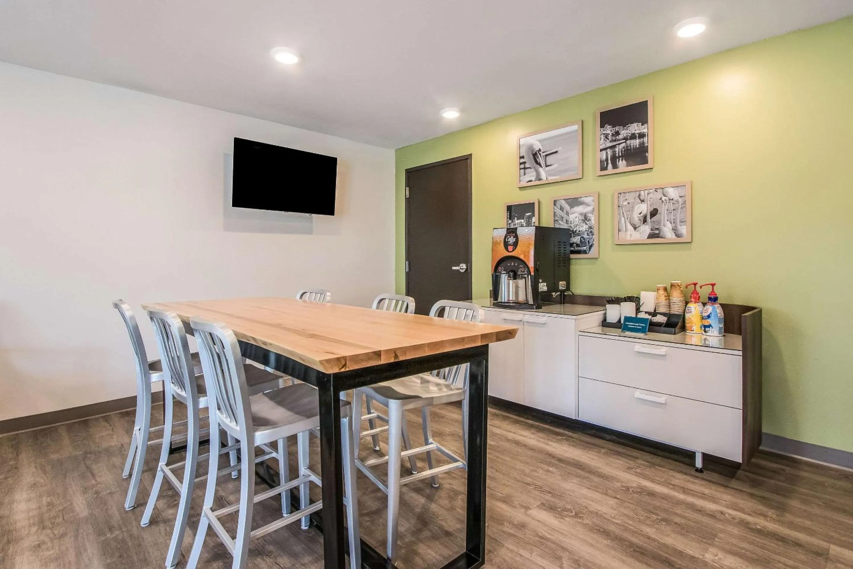 Lobby or reception in WoodSpring Suites Doral Miami Airport