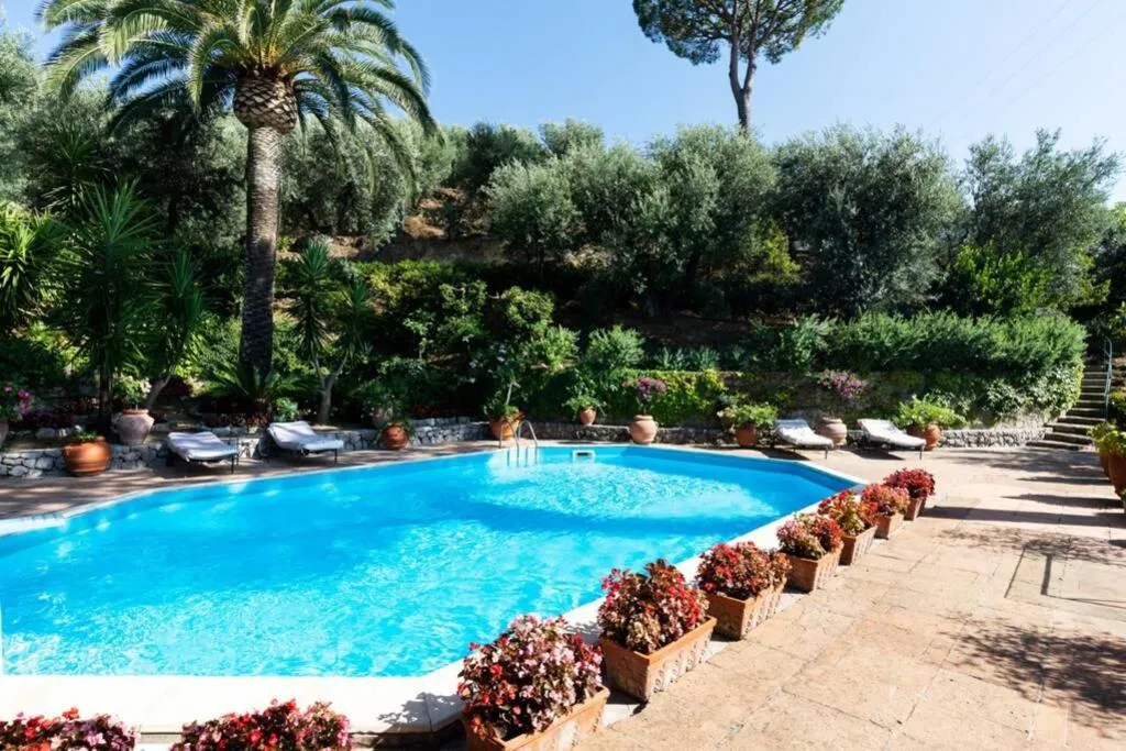 VILLA PISANI PISCINA GIARDINO TERRAZZI PANORAMICI SU CAPRI