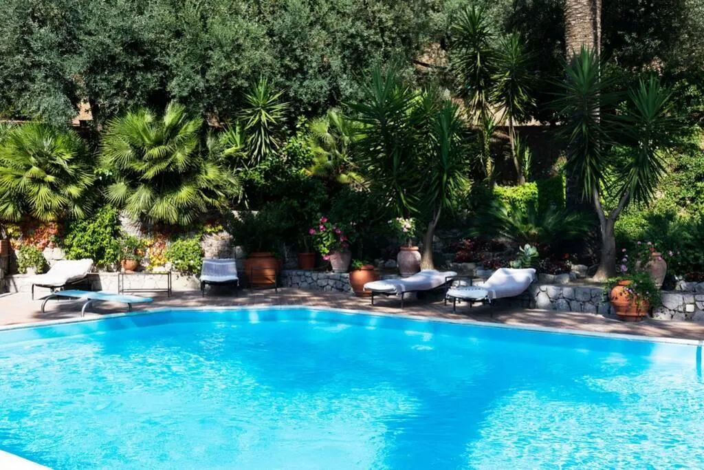 VILLA PISANI PISCINA GIARDINO TERRAZZI PANORAMICI SU CAPRI