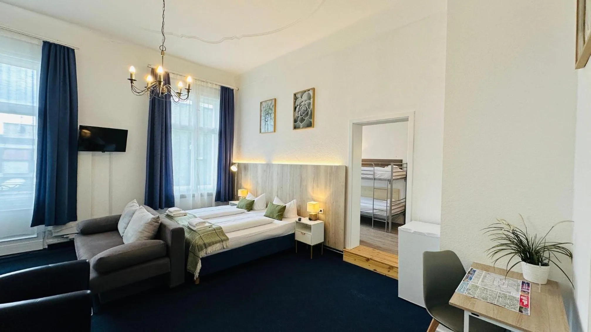 Living room, Bed in Hotel Seifert Berlin am Kurfürstendamm