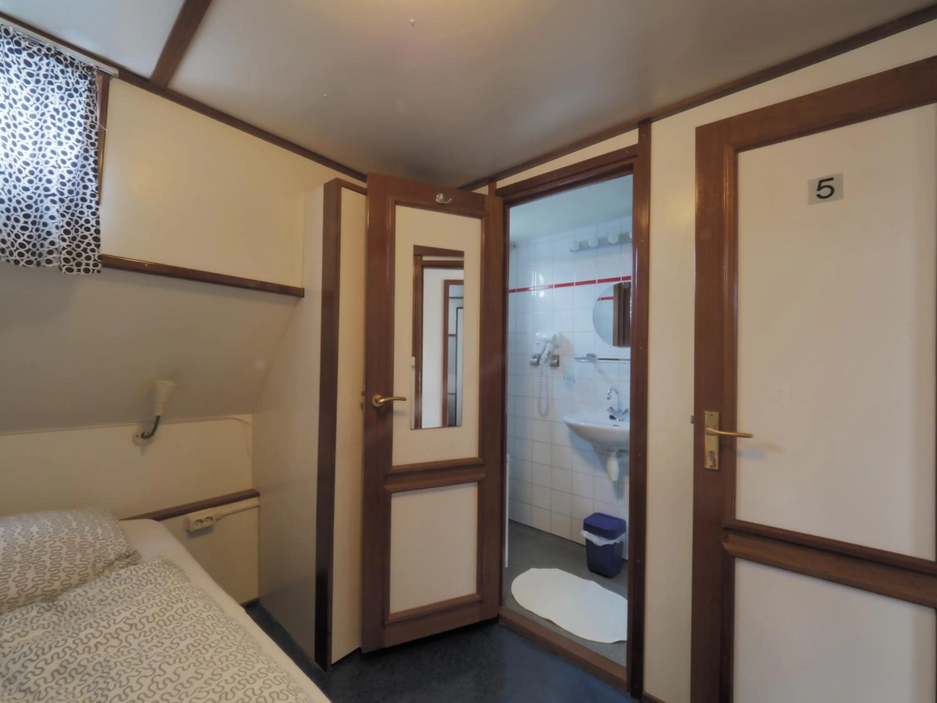 Photo of the whole room, Bed in Hotelboot Sarah