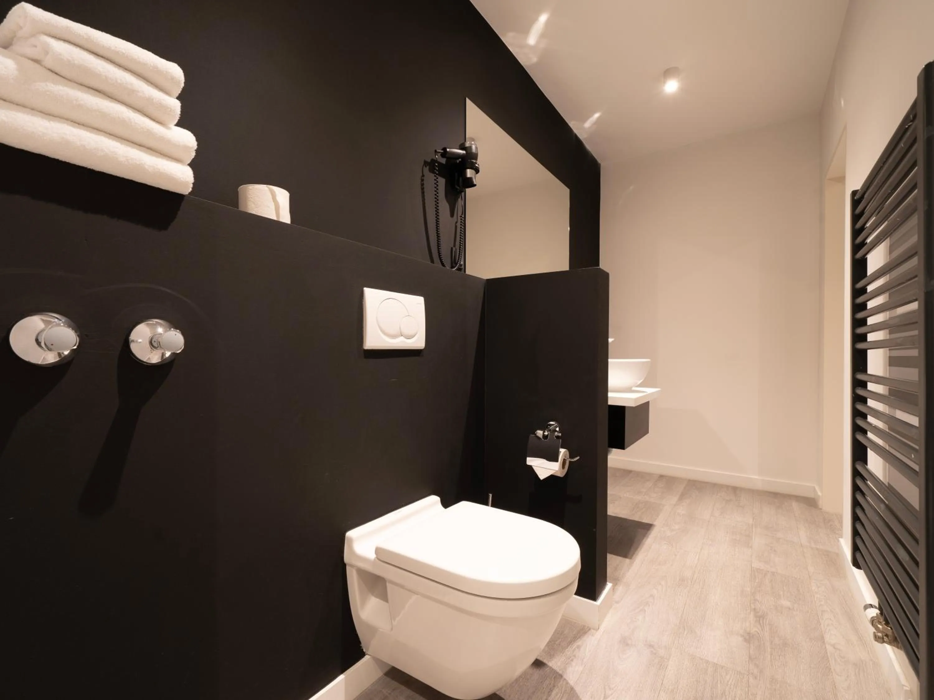 Shower in JustStay Ratingen Hotel & Apartments