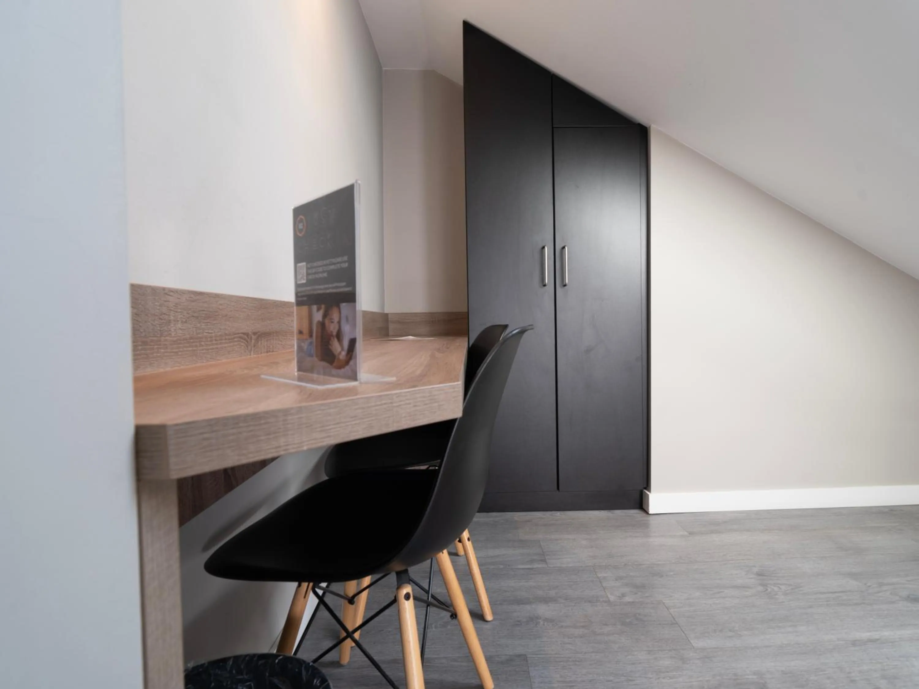 wardrobe in JustStay Ratingen Hotel & Apartments