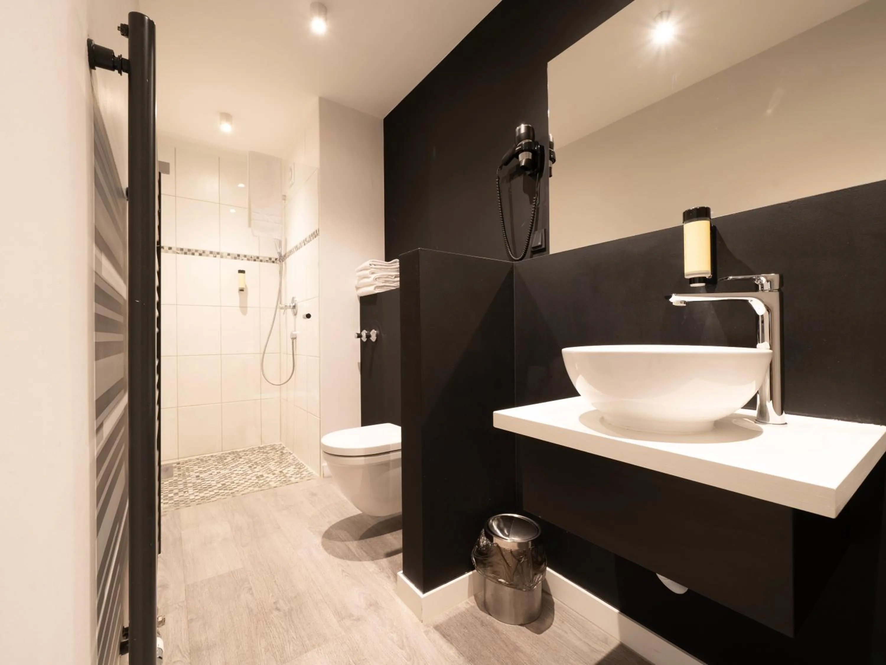 Shower in JustStay Ratingen Hotel & Apartments