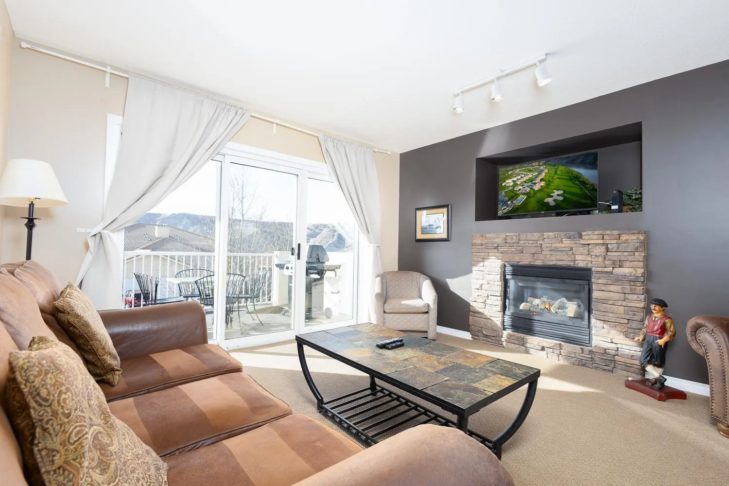 Property building in Paradise Canyon Golf Resort - Luxury Condo U407