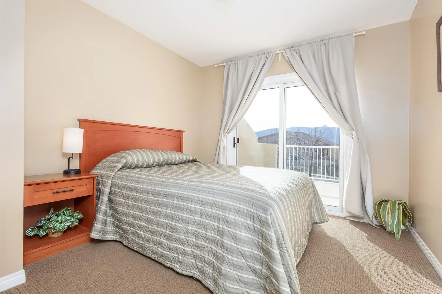 Property building, Bed in Paradise Canyon Golf Resort - Luxury Condo U407