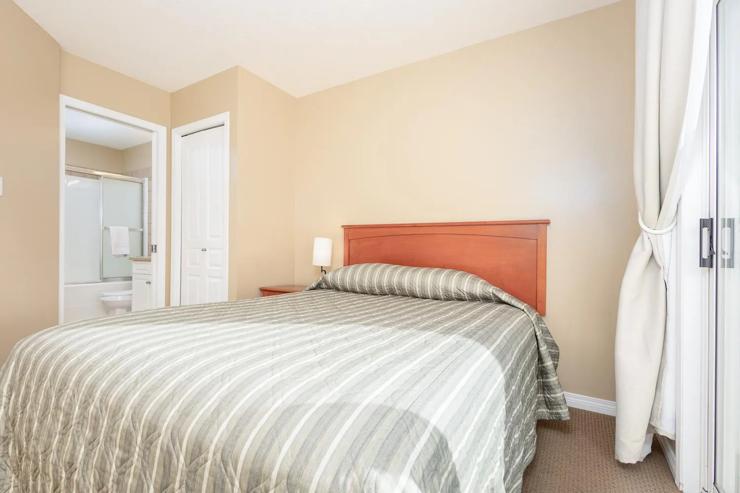 Property building, Bed in Paradise Canyon Golf Resort - Luxury Condo U407