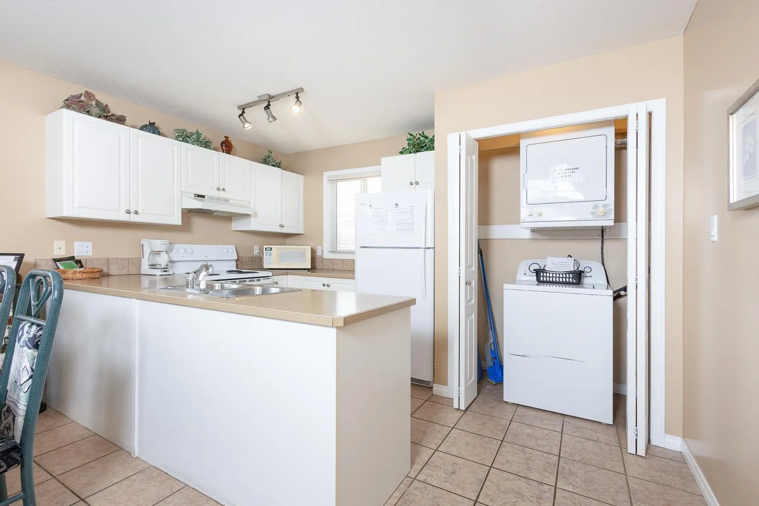 Property building in Paradise Canyon Golf Resort - Luxury Condo U407