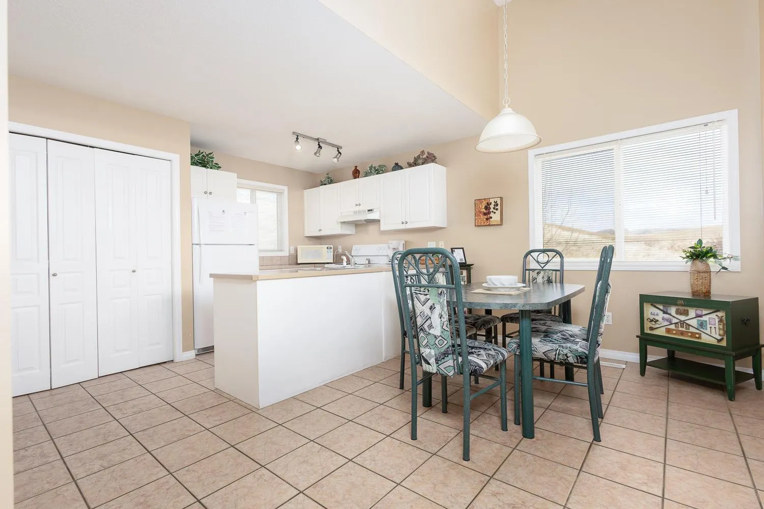 Property building in Paradise Canyon Golf Resort - Luxury Condo U409