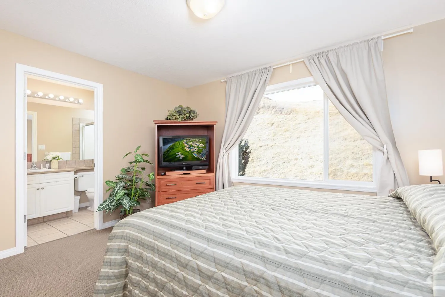 Property building, Bed in Paradise Canyon Golf Resort - Luxury Villa 409