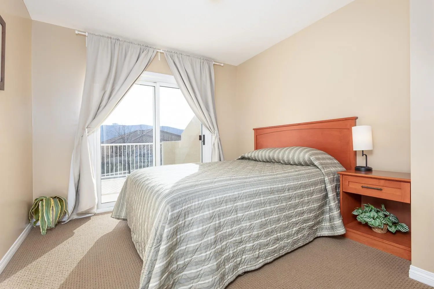 Property building, Bed in Paradise Canyon Golf Resort - Luxury Villa 409