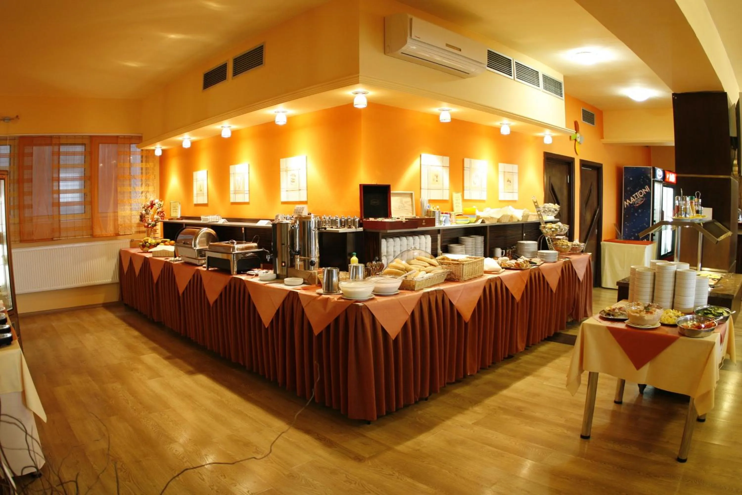 Restaurant/places to eat in Wellness Hotel Diana