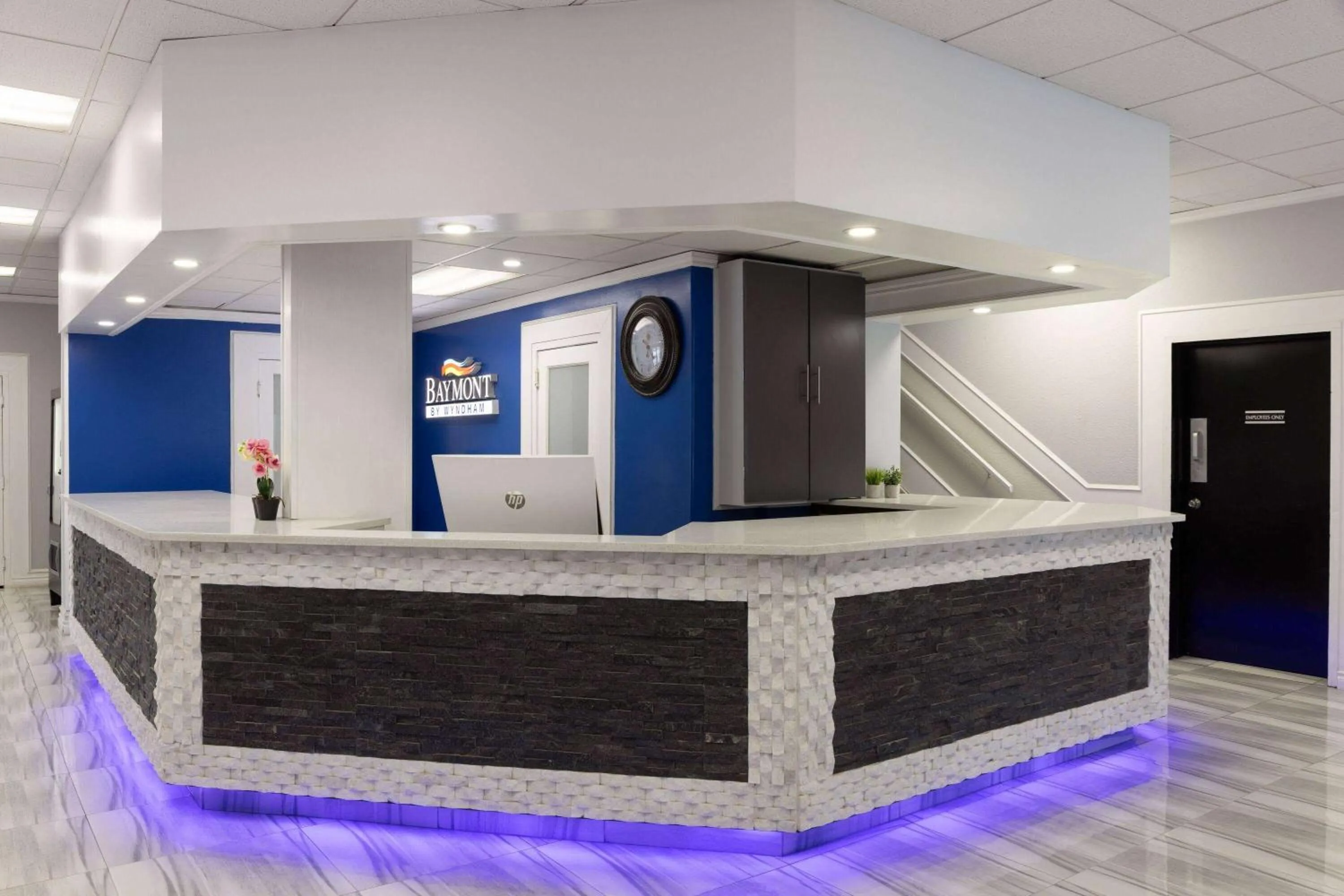 Lobby or reception in Baymont by Wyndham Edson