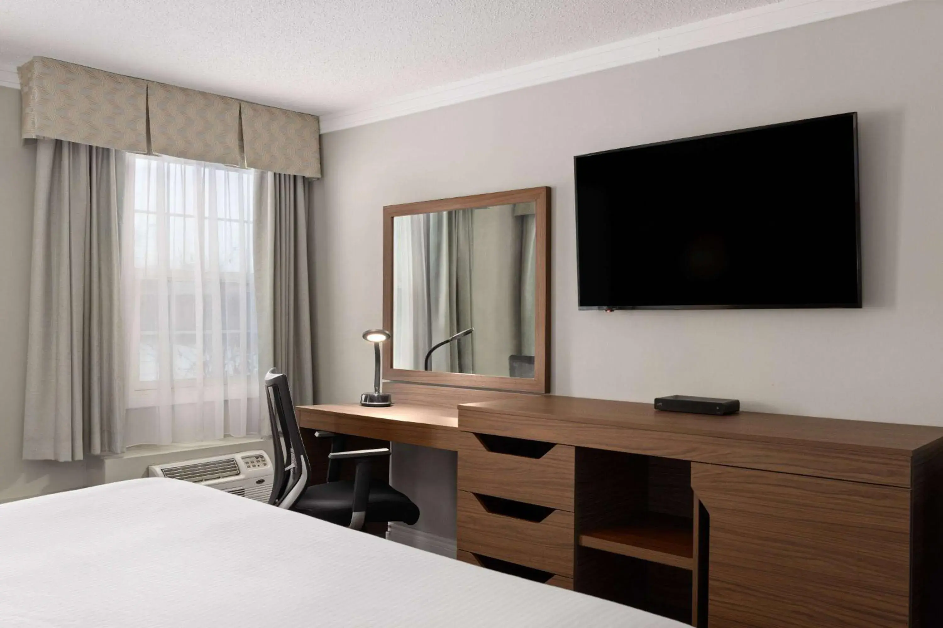 Photo of the whole room, Bed in Baymont by Wyndham Edson Photo of the whole room, Bed in Baymont by Wyndham Edson