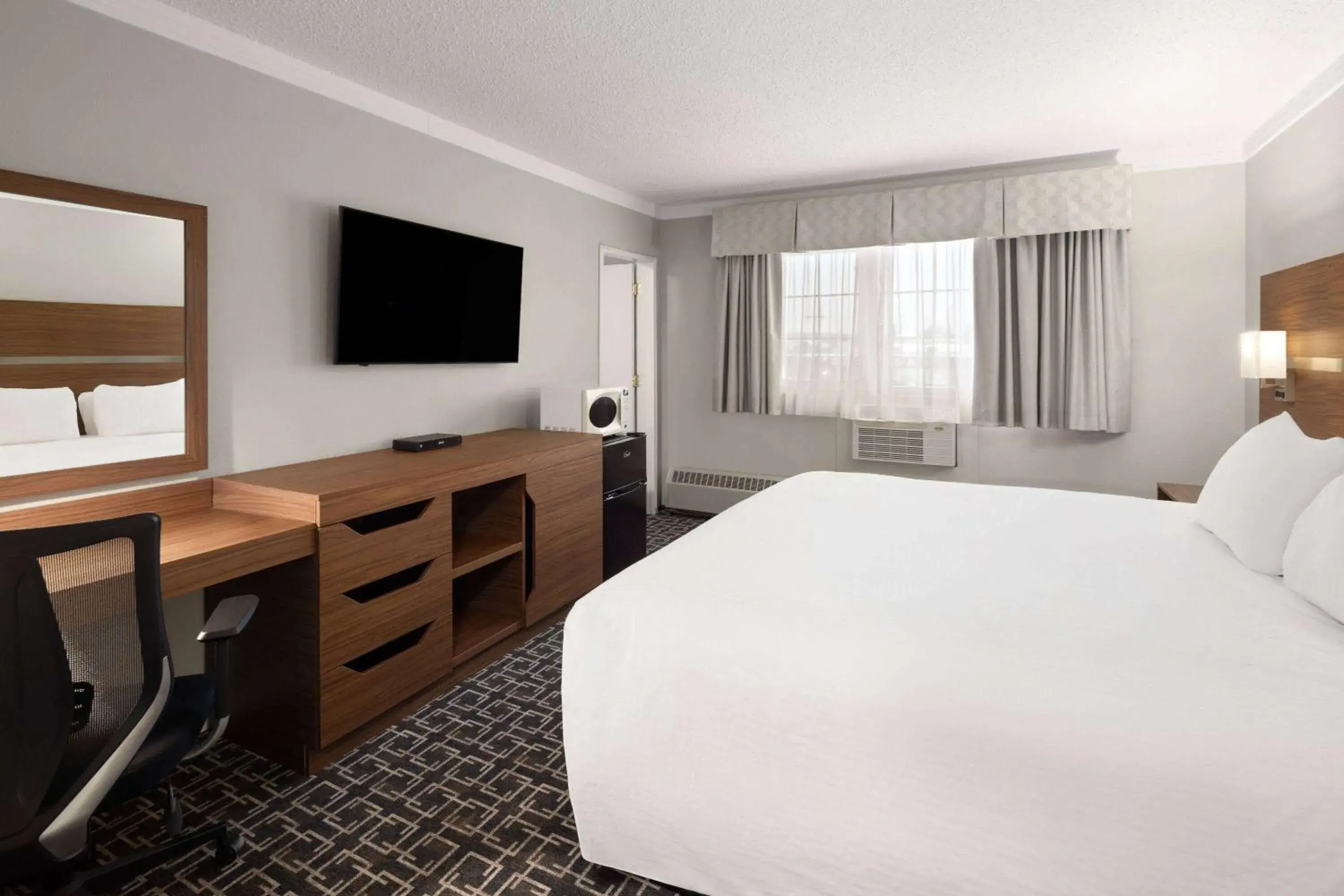 Photo of the whole room, Bed in Baymont by Wyndham Edson Photo of the whole room, Bed in Baymont by Wyndham Edson