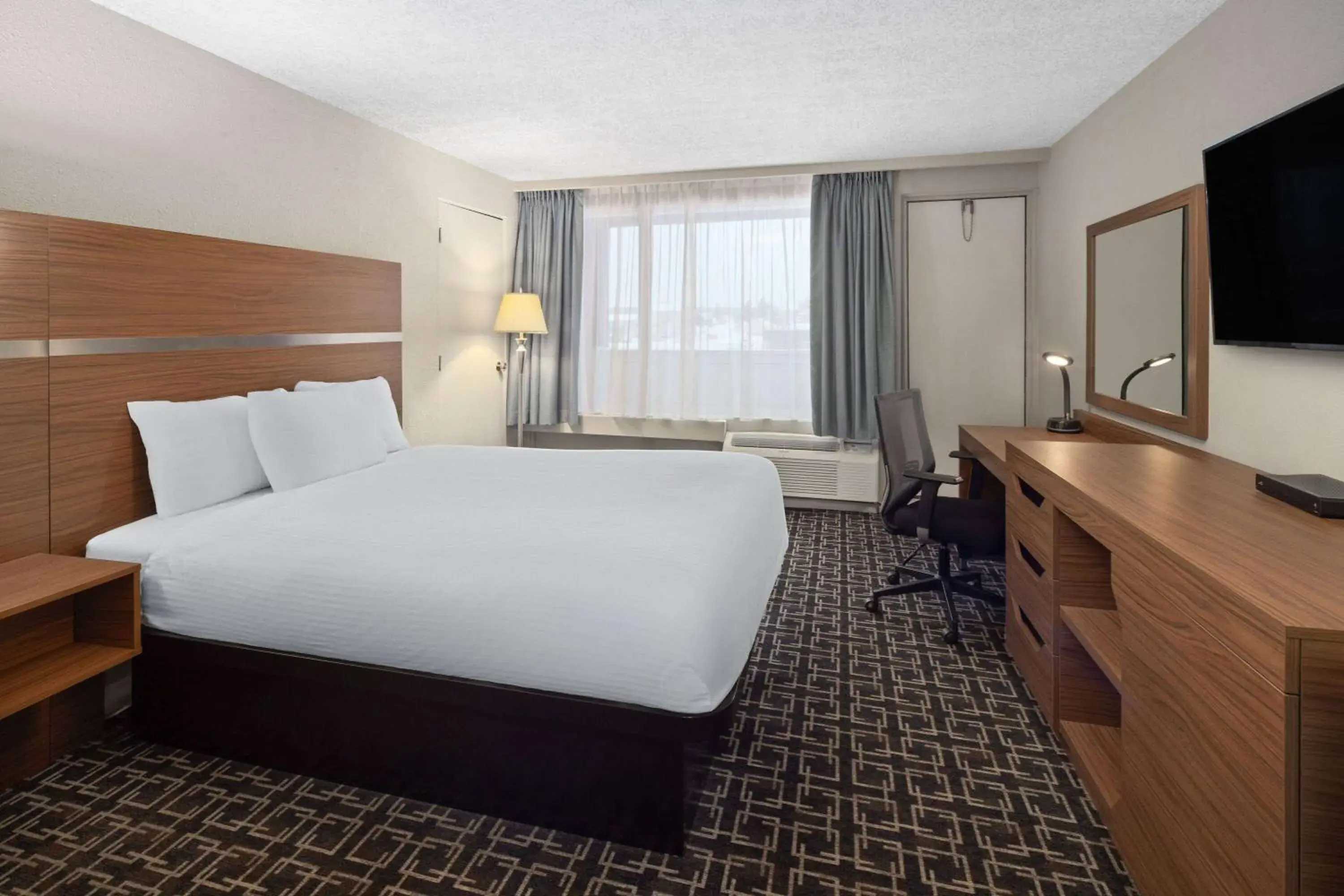 Photo of the whole room, Bed in Baymont by Wyndham Edson Photo of the whole room, Bed in Baymont by Wyndham Edson