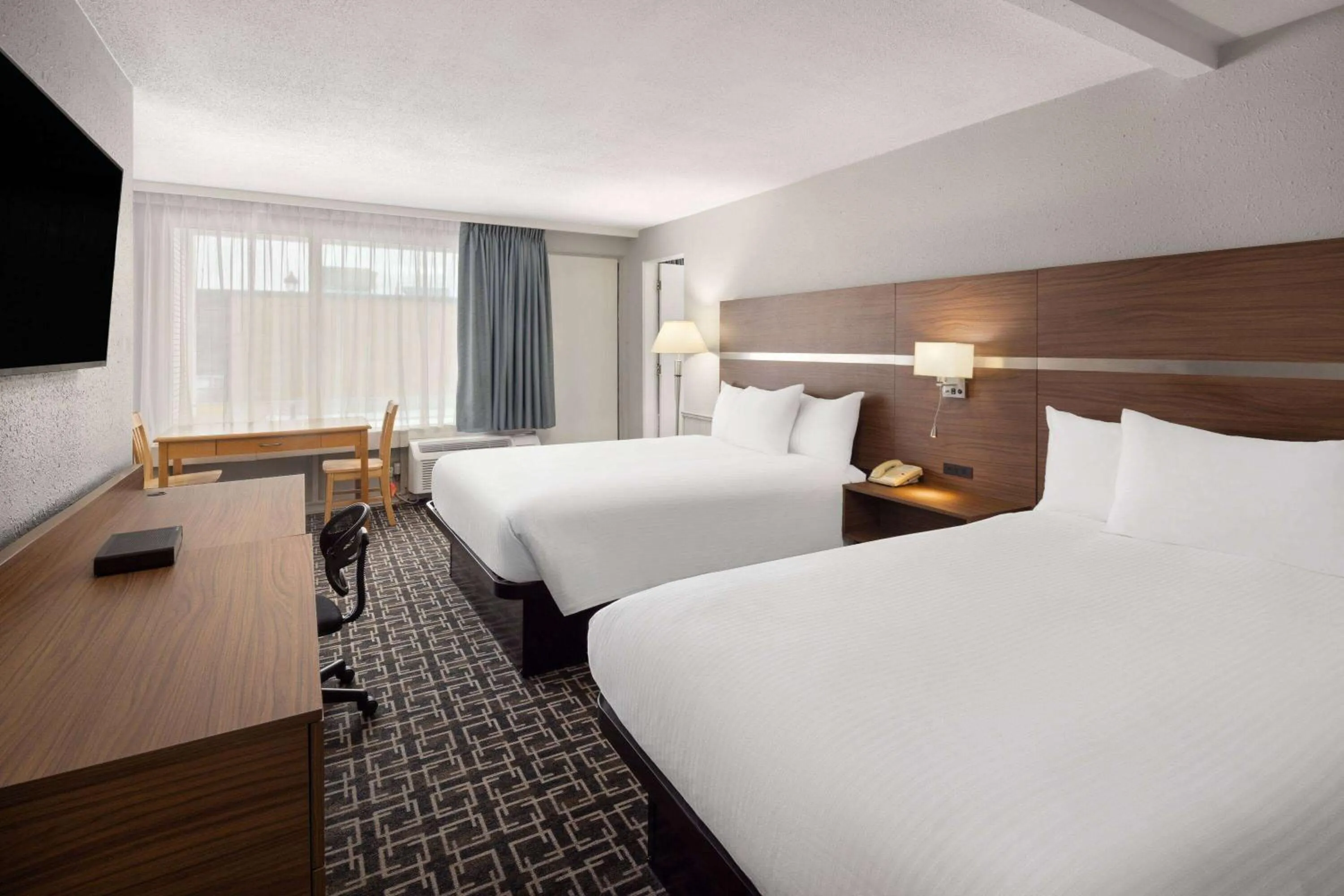 Photo of the whole room, Bed in Baymont by Wyndham Edson