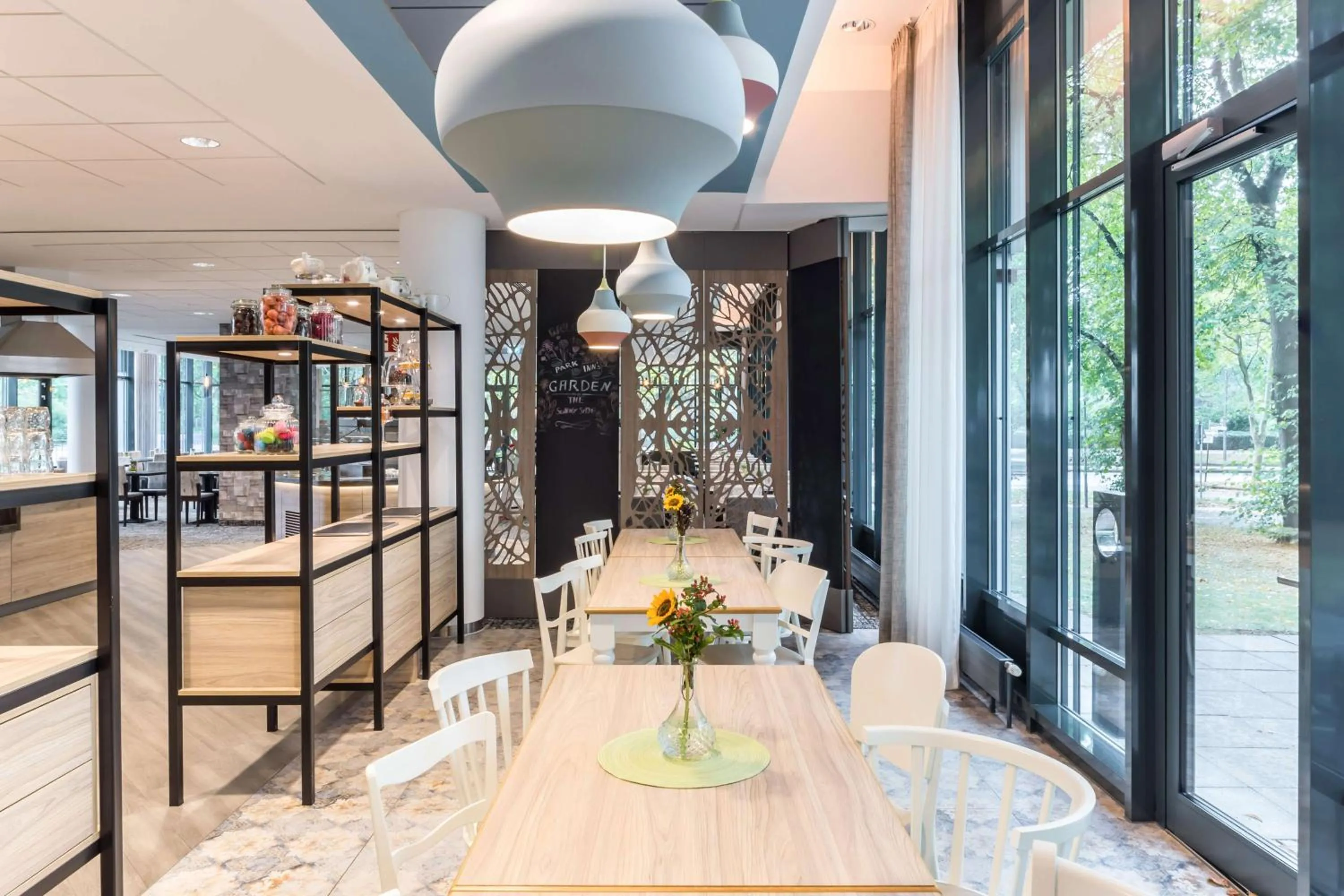 Restaurant/places to eat in Park Inn by Radisson Köln City West