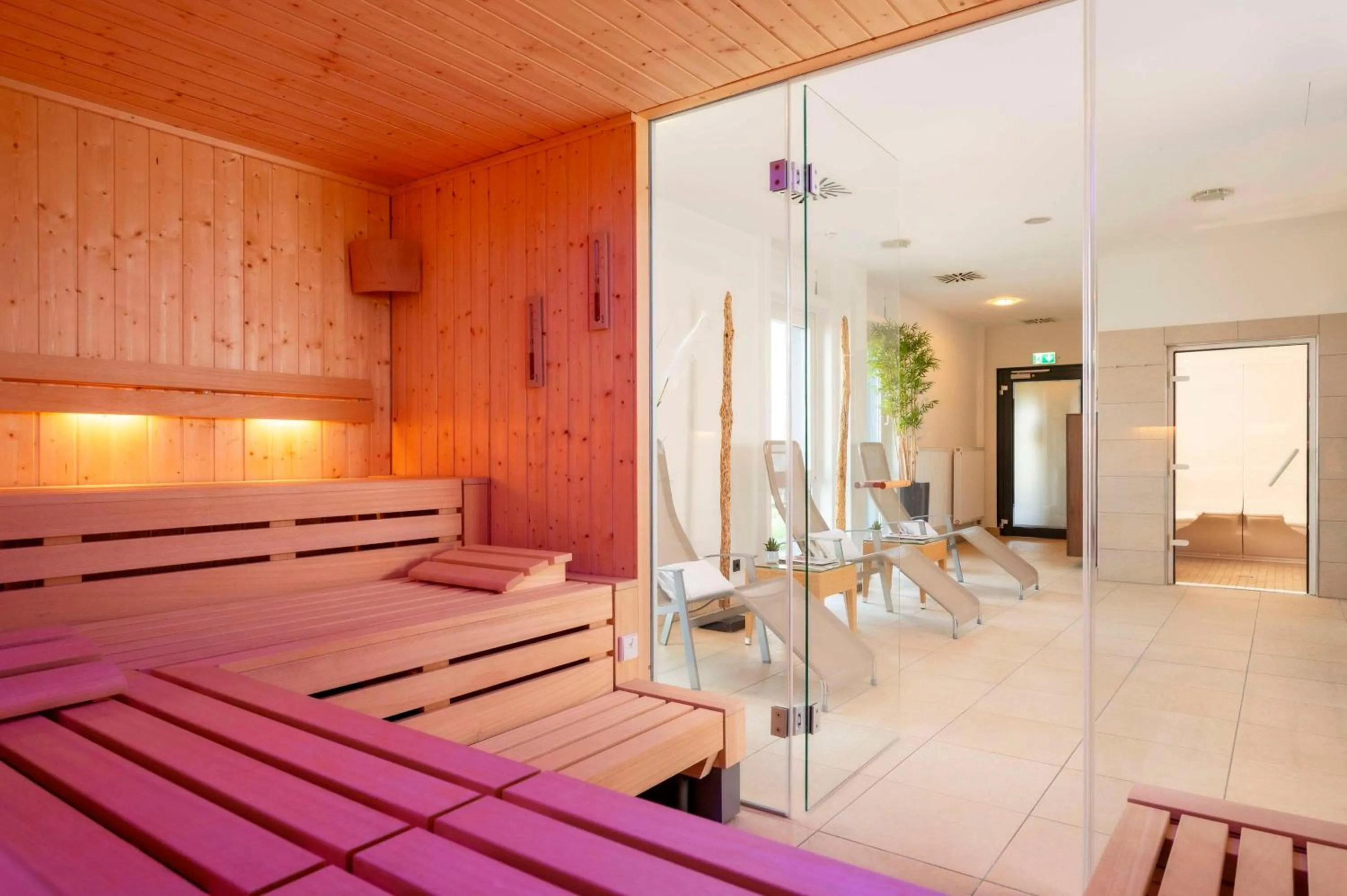 Spa and wellness centre/facilities, Bed in Park Inn by Radisson Köln City West