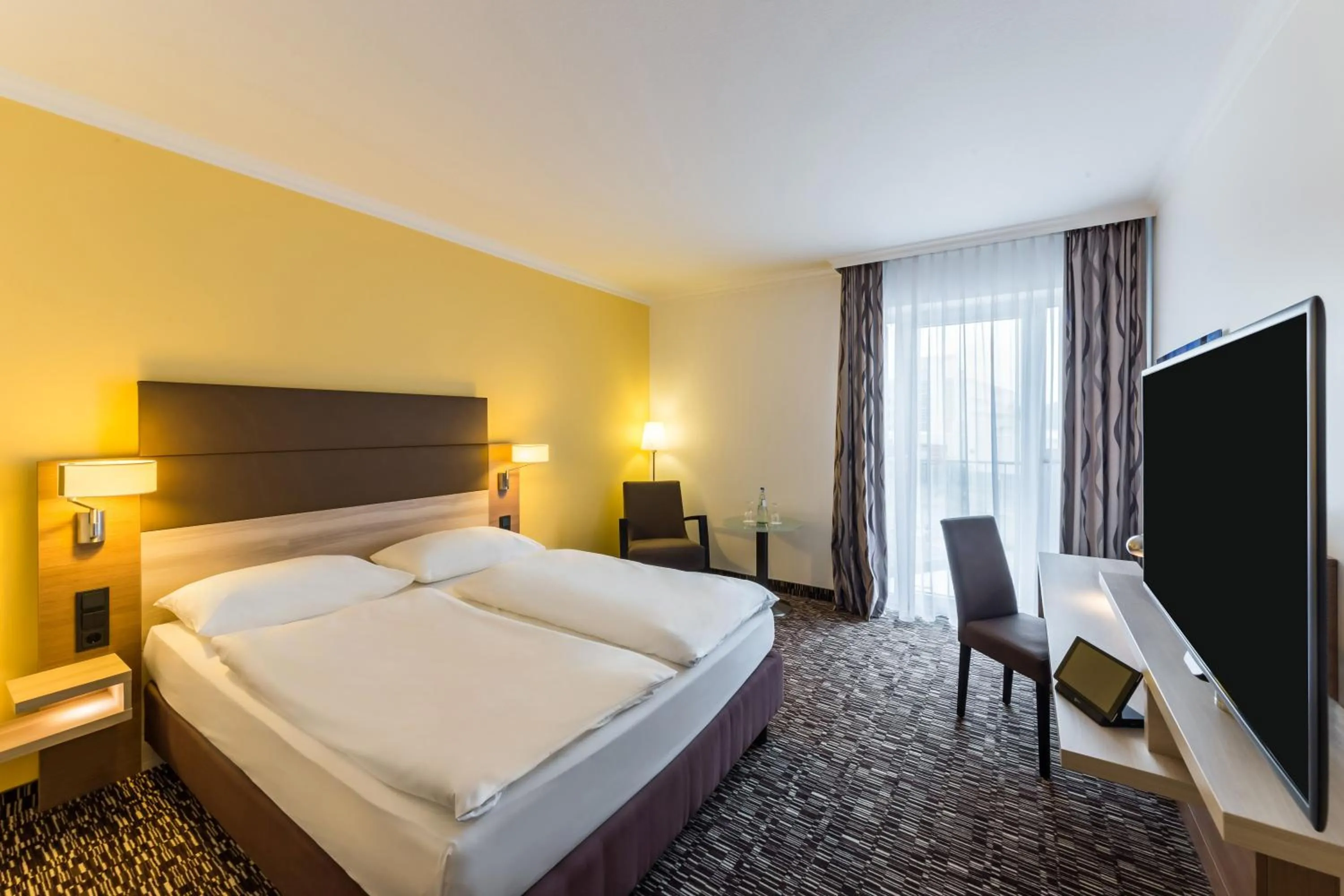 Photo of the whole room, Bed in Park Inn by Radisson Köln City West