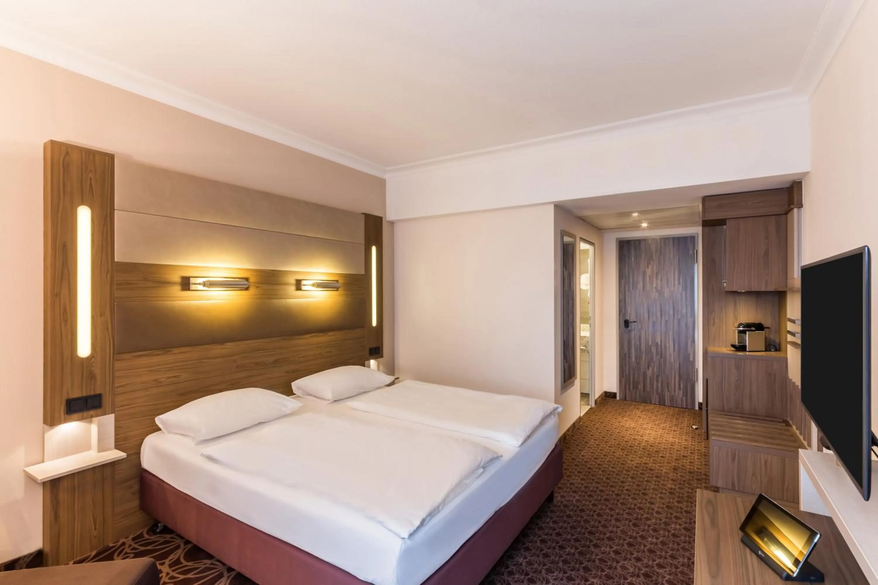 Photo of the whole room, Bed in Park Inn by Radisson Köln City West