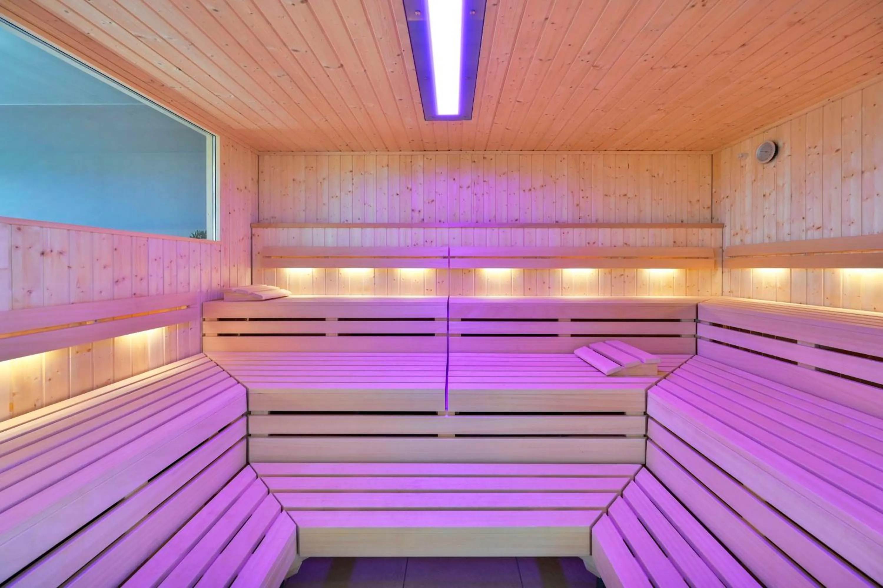 Spa and wellness centre/facilities in Park Inn by Radisson Köln City West