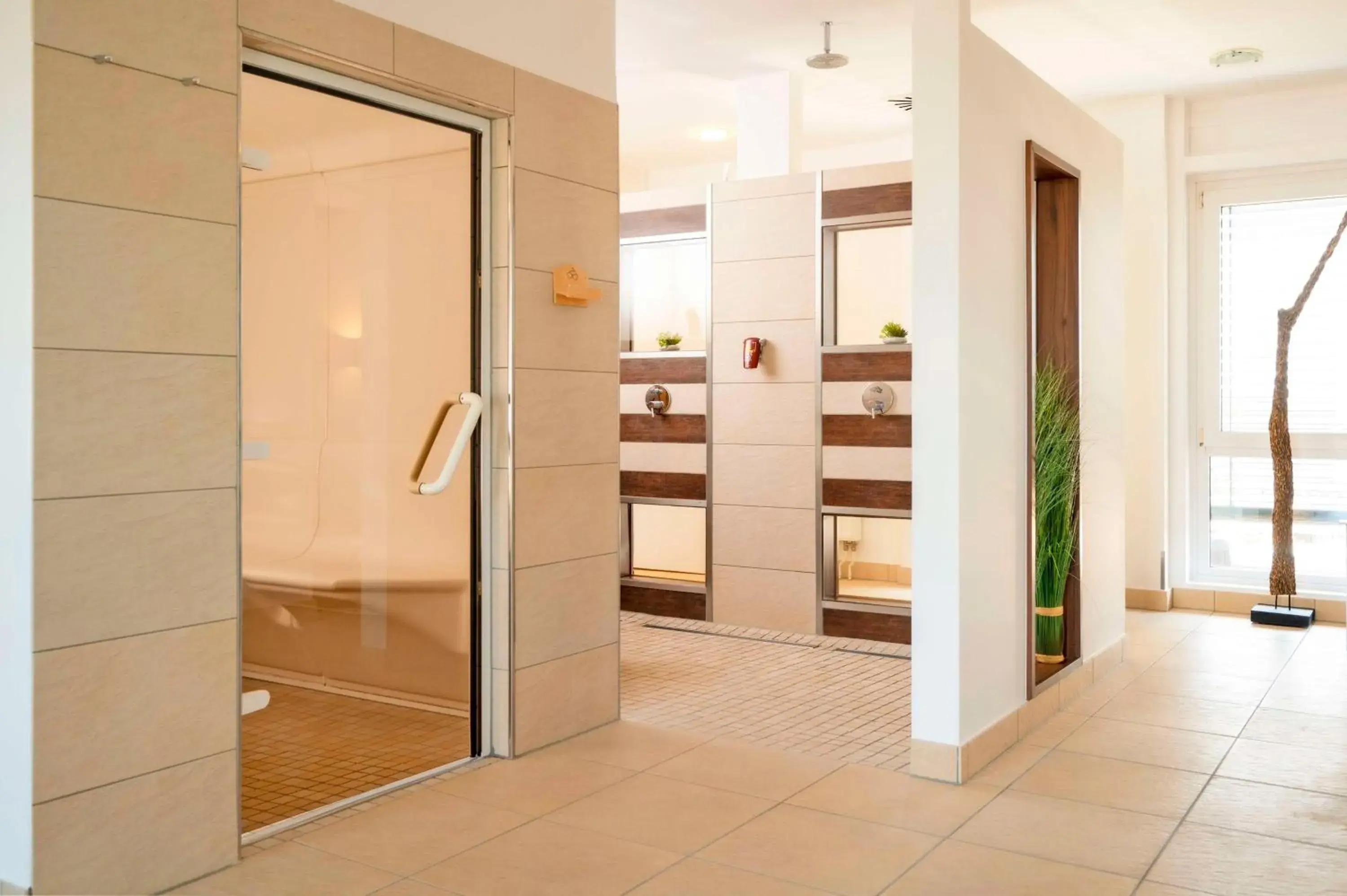 Spa and wellness centre/facilities in Park Inn by Radisson Köln City West Spa and wellness centre/facilities in Park Inn by Radisson Köln City West