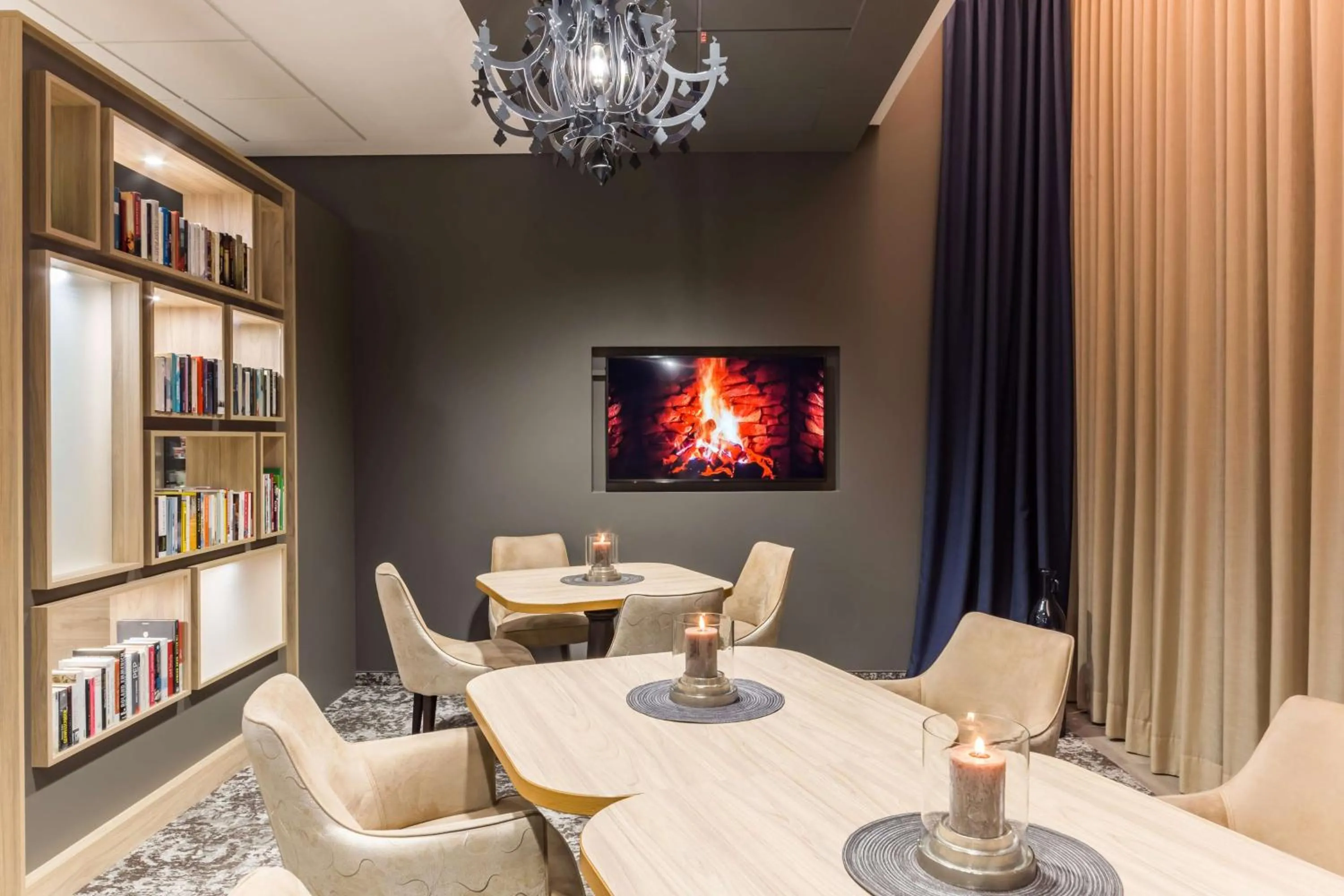 Restaurant/places to eat in Park Inn by Radisson Köln City West