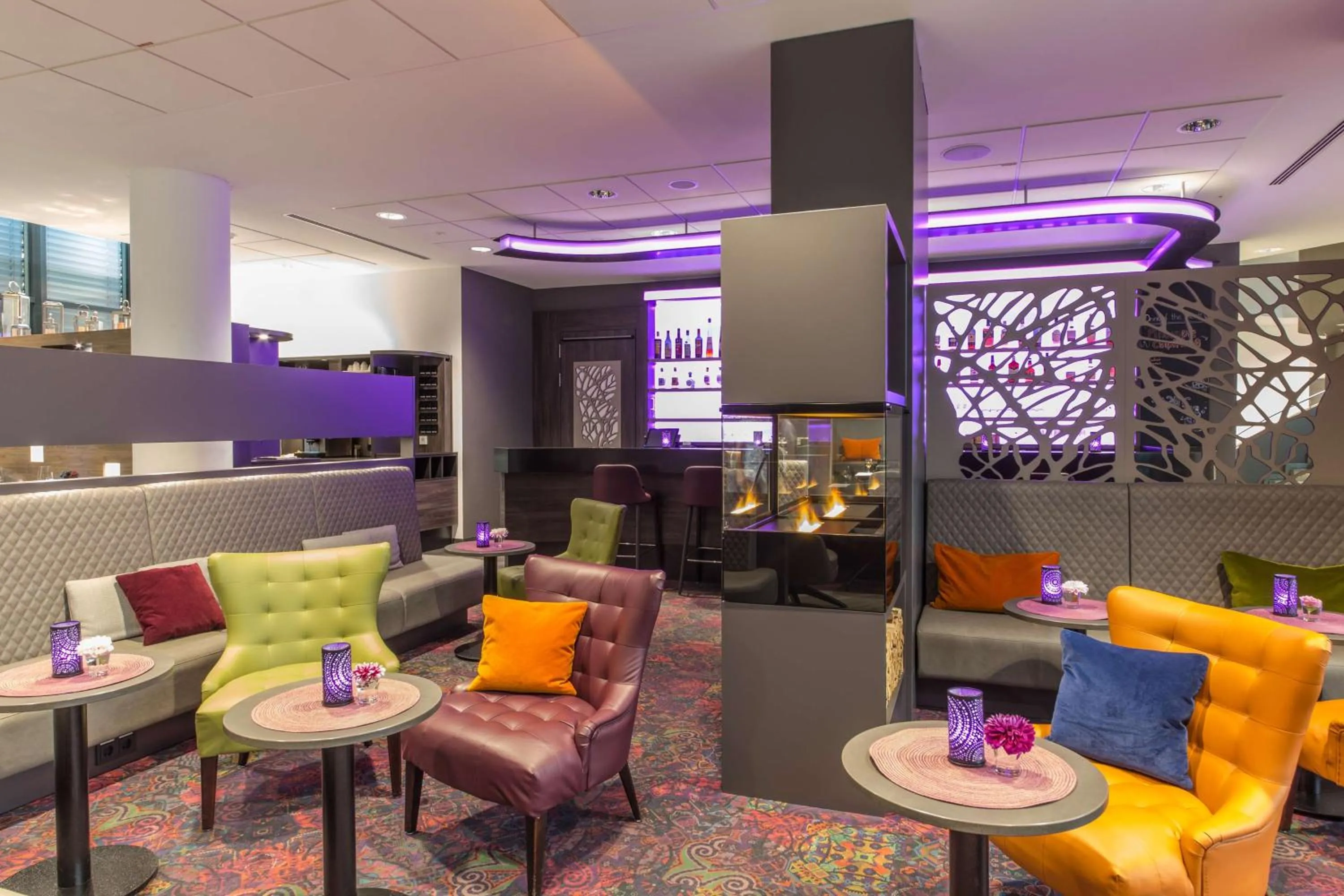 Lounge or bar in Park Inn by Radisson Köln City West
