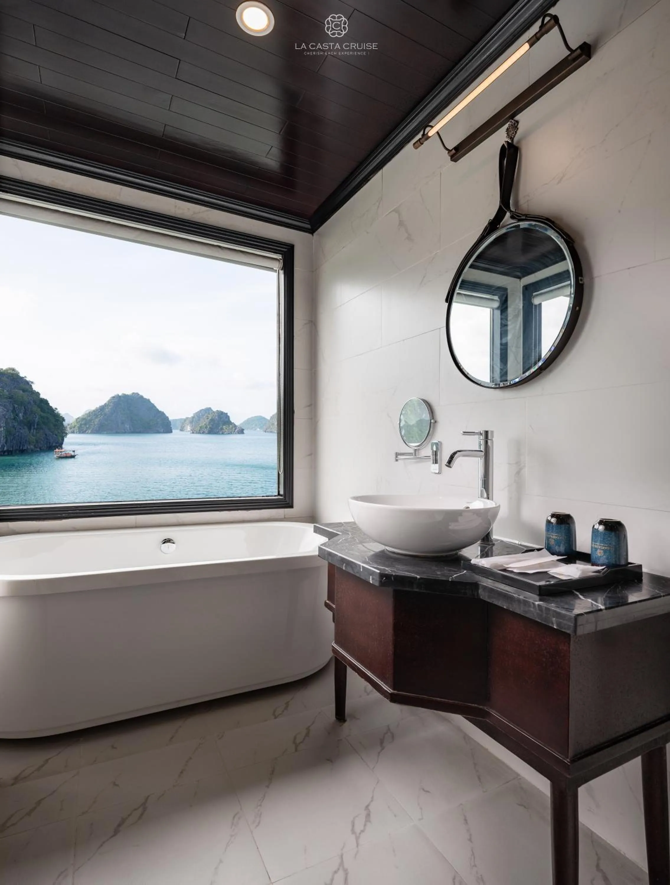 Bathroom in La Casta Cruise