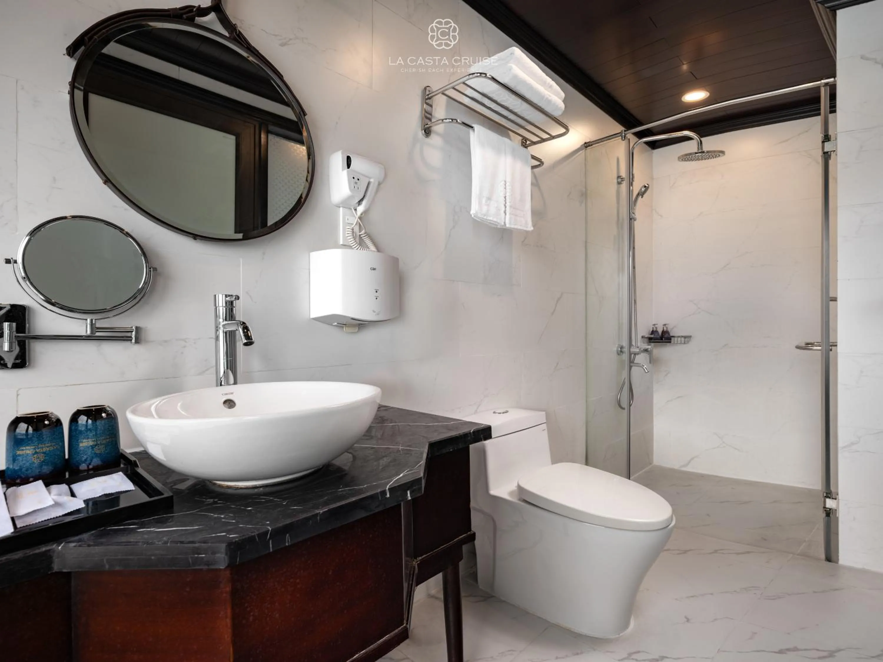 Shower in La Casta Cruise