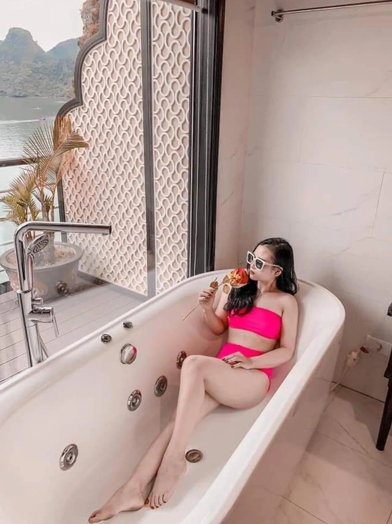 Hot Tub in La Casta Cruise