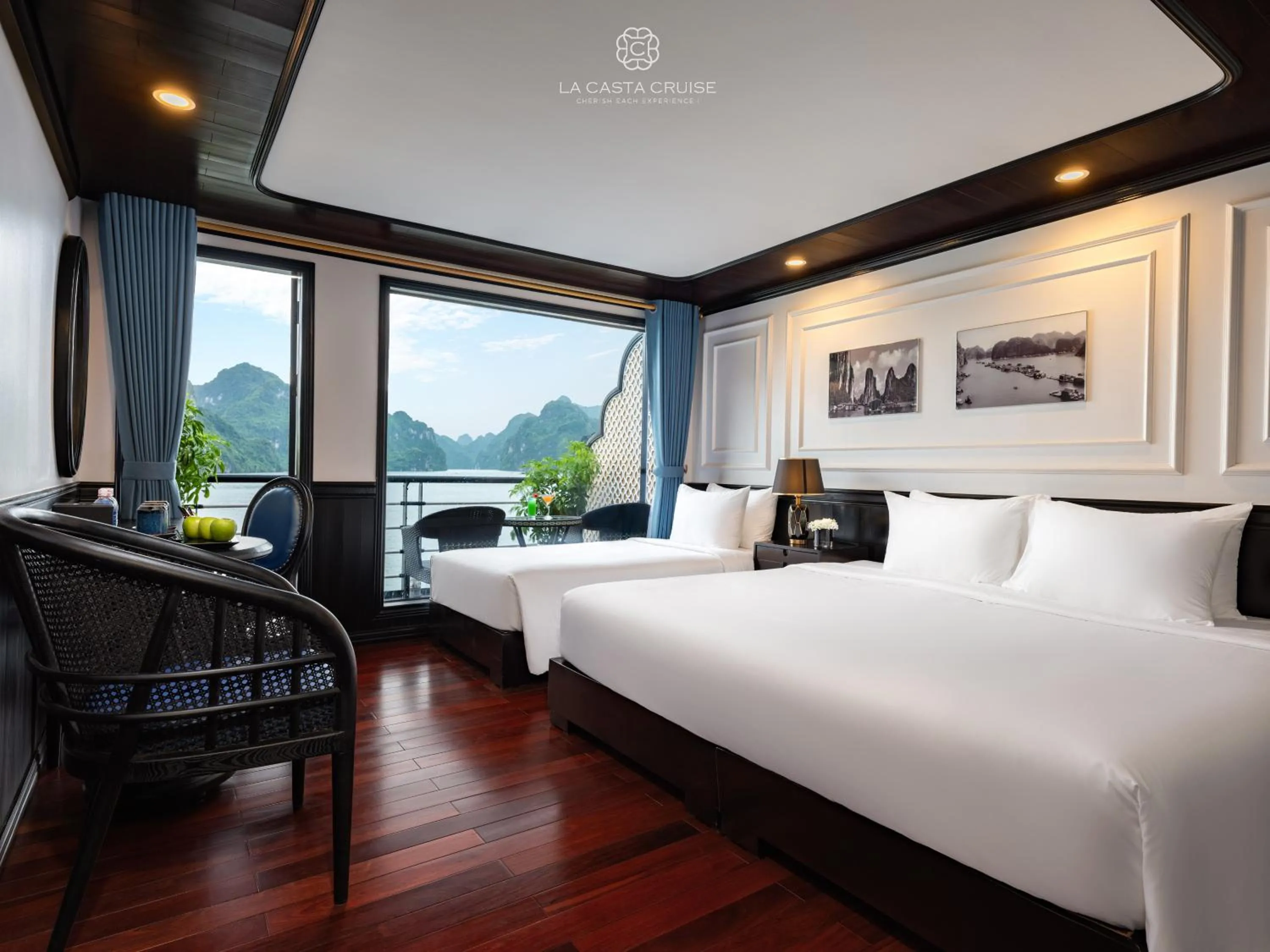 Photo of the whole room, Bed in La Casta Cruise