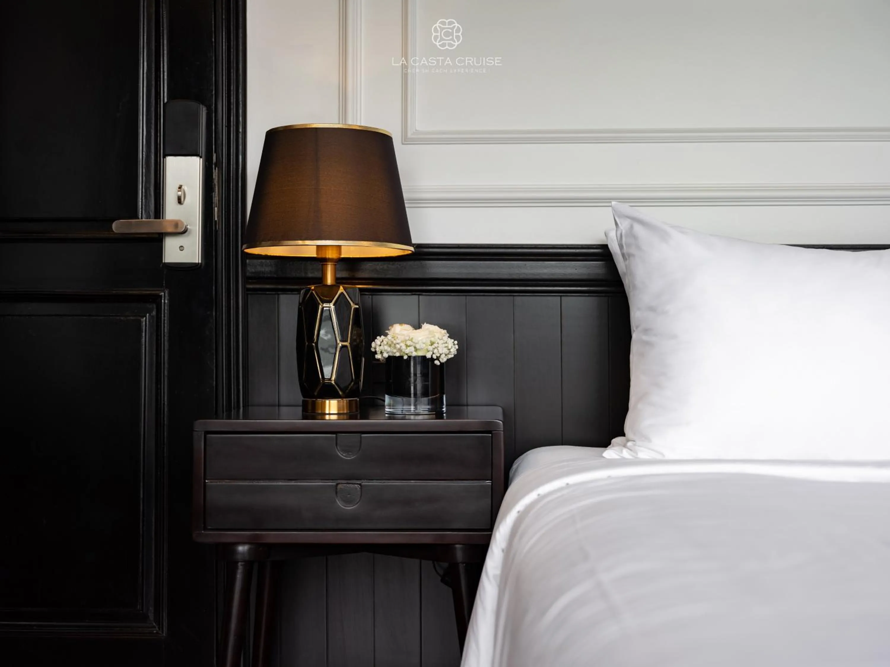 Bedroom, Bed in La Casta Cruise