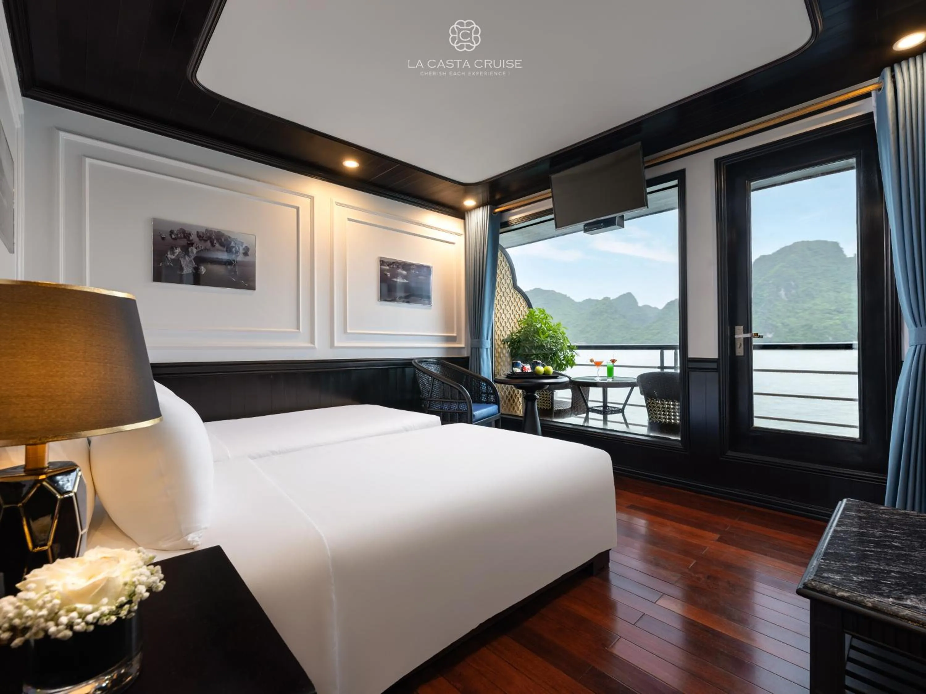 Bedroom, Bed in La Casta Cruise