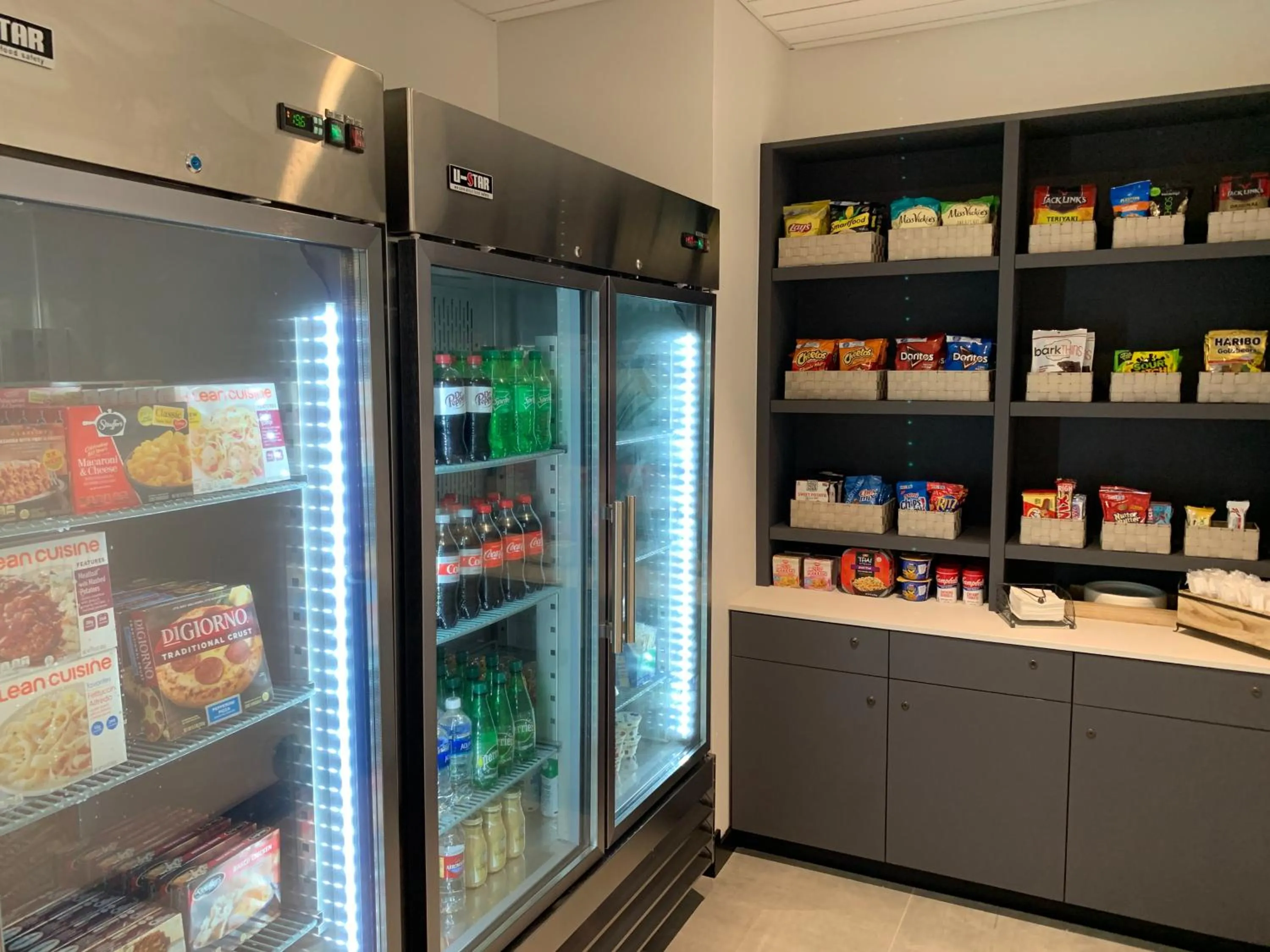 On-site shops in La Quinta Inn & Suites by Wyndham Santa Rosa Sonoma