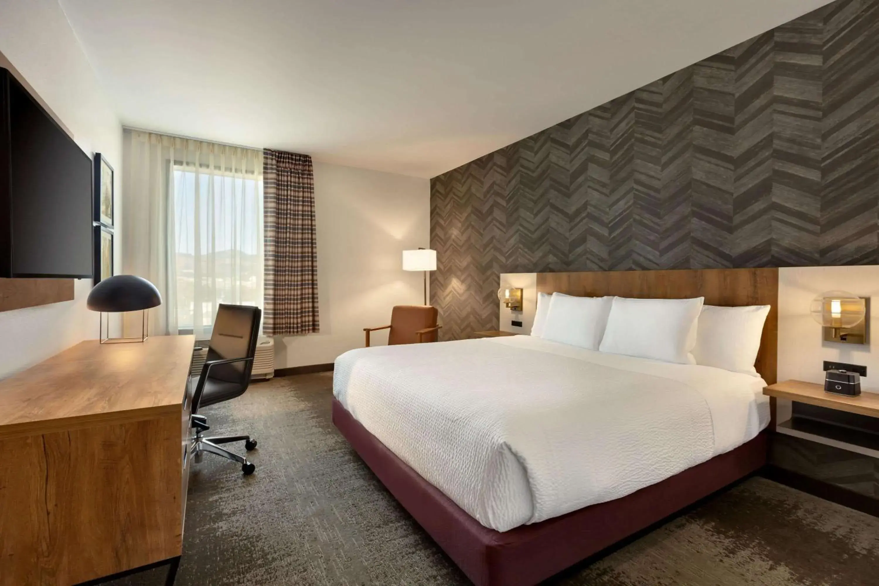 Photo of the whole room, Bed in La Quinta Inn & Suites by Wyndham Santa Rosa Sonoma Photo of the whole room, Bed in La Quinta Inn & Suites by Wyndham Santa Rosa Sonoma