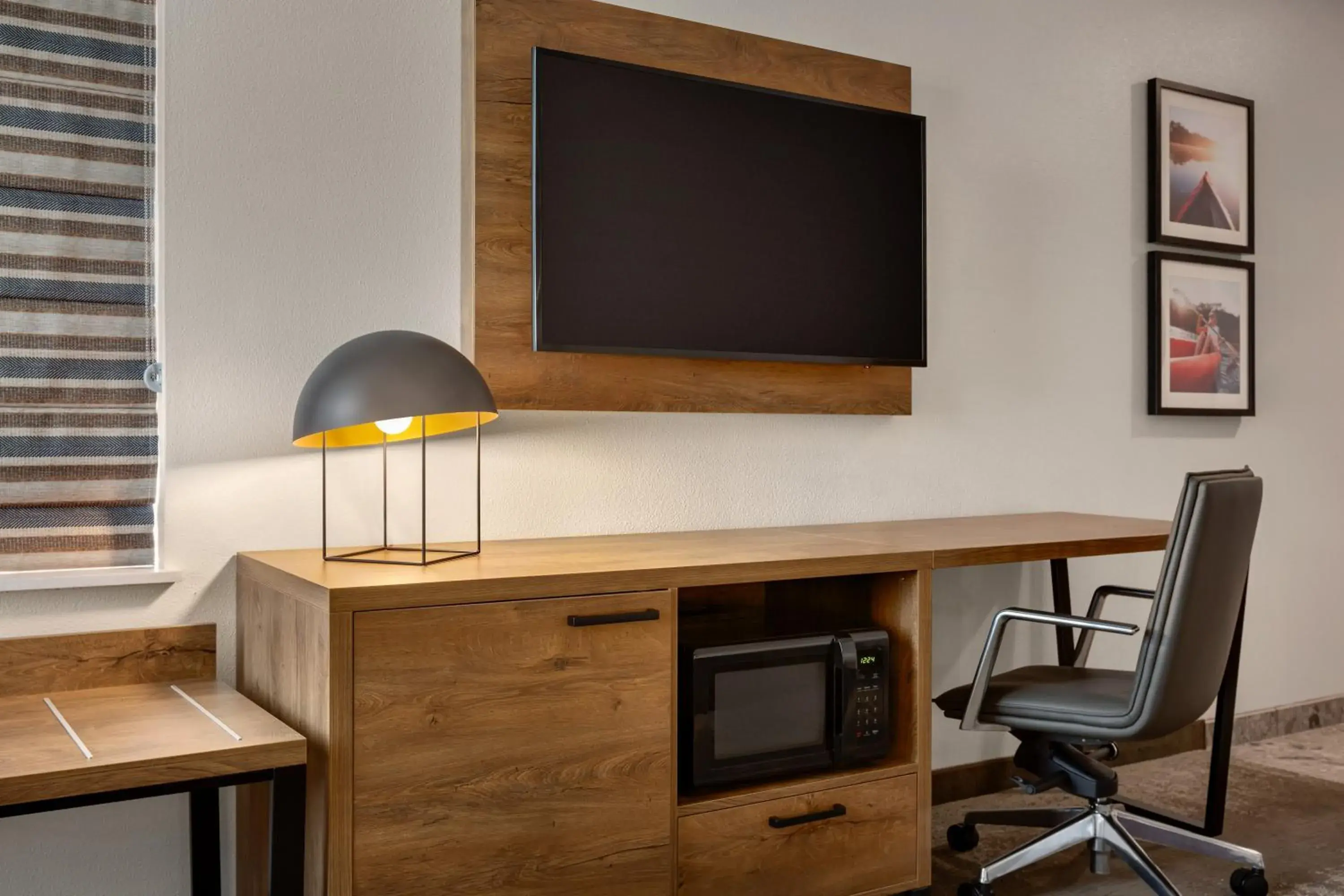 One-Bedroom King Suite - Mobility Access/Non-Smoking in La Quinta Inn & Suites by Wyndham Santa Rosa Sonoma One-Bedroom King Suite - Mobility Access/Non-Smoking in La Quinta Inn & Suites by Wyndham Santa Rosa Sonoma