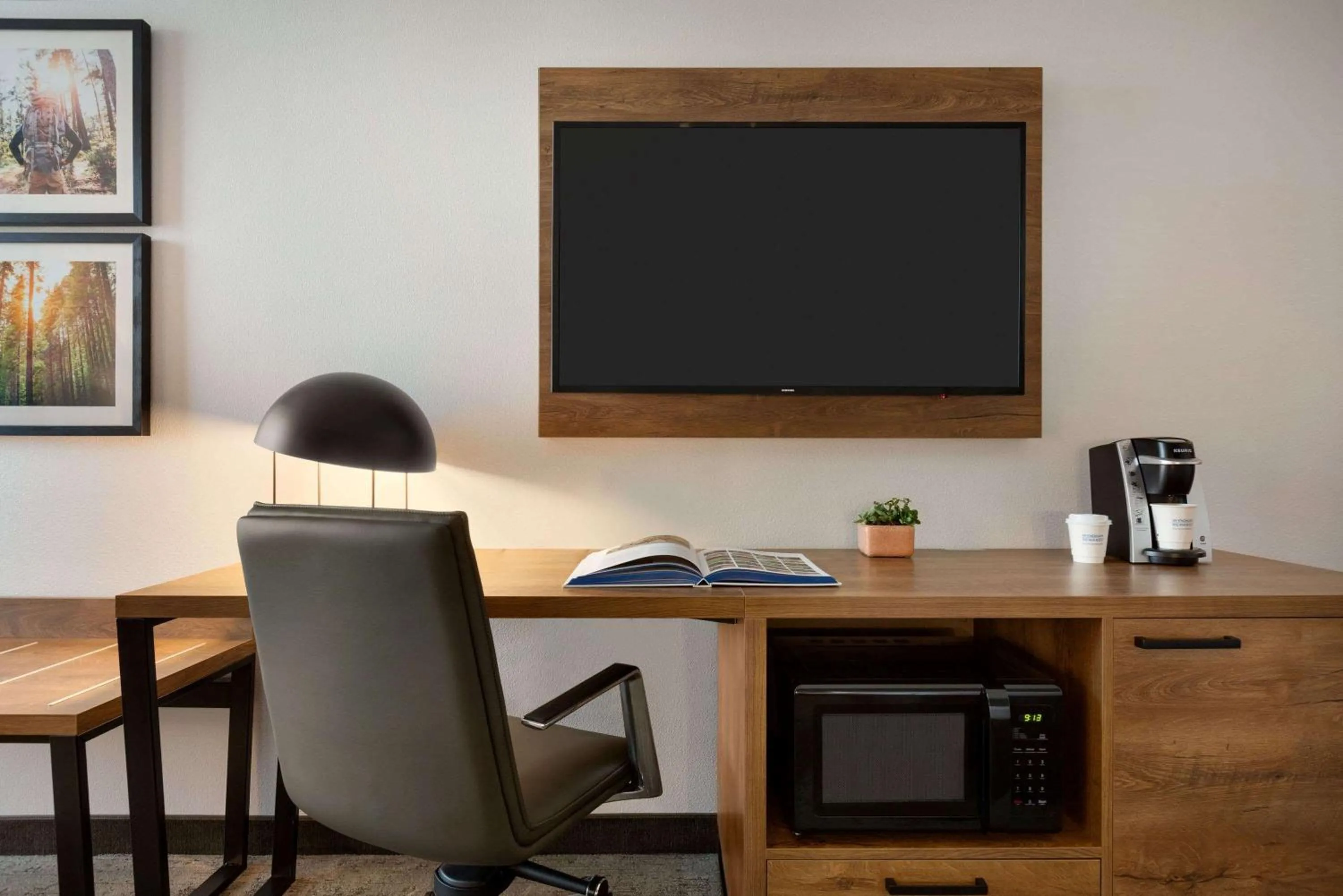 Photo of the whole room in La Quinta Inn & Suites by Wyndham Santa Rosa Sonoma