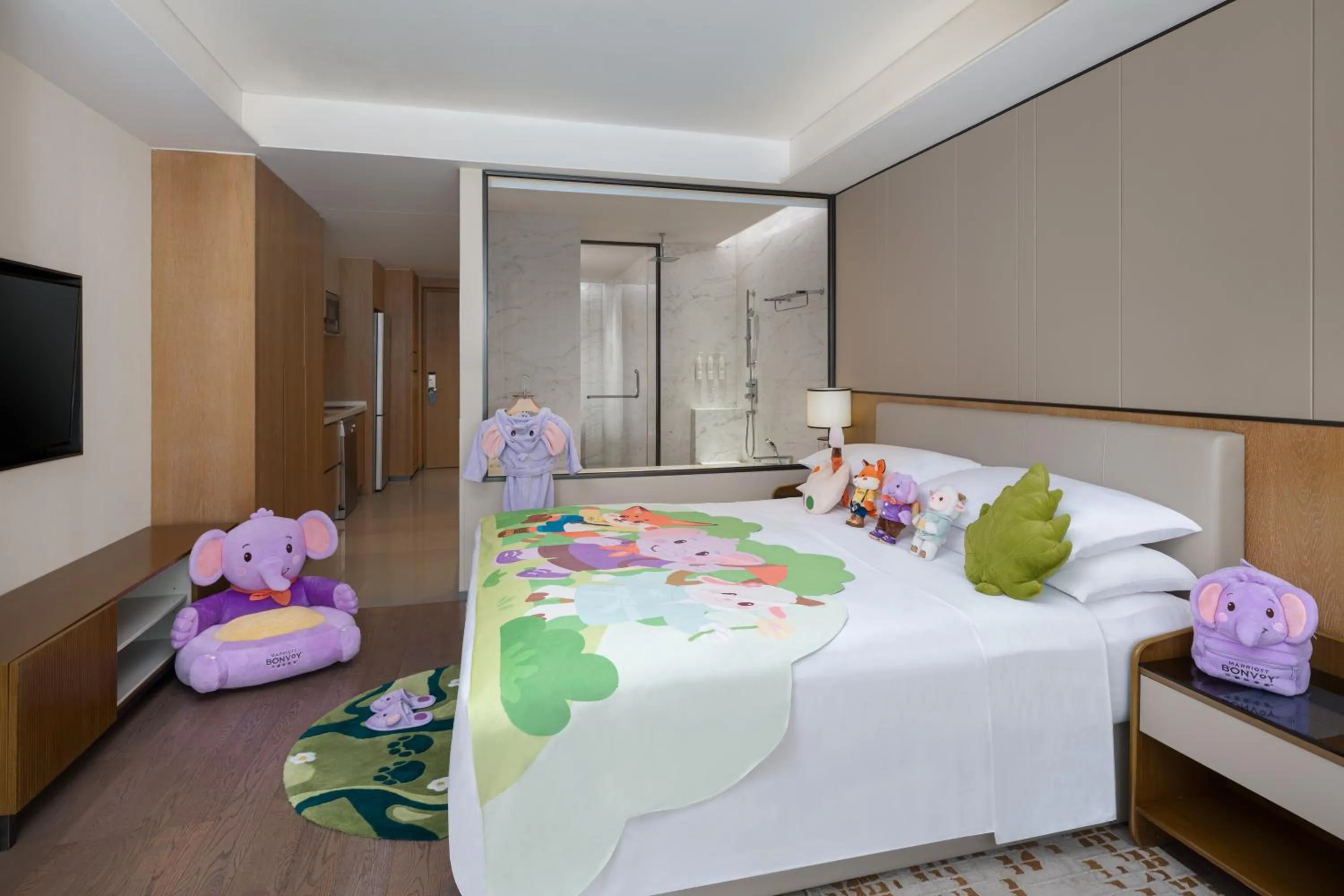 Entertainment, Bed in Marriott Executive Apartments Chongqing