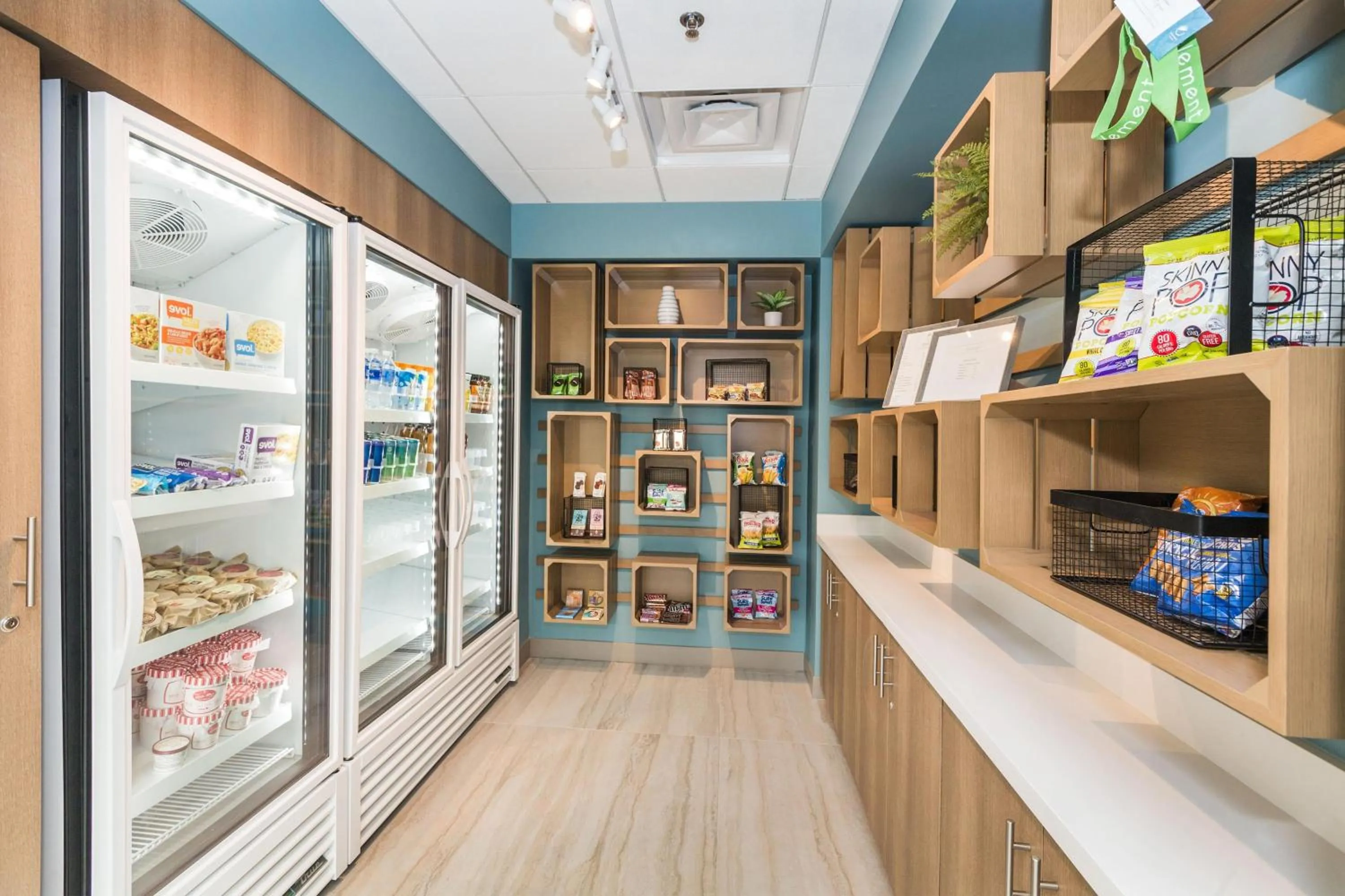 Restaurant/places to eat in Element Denver International Airport