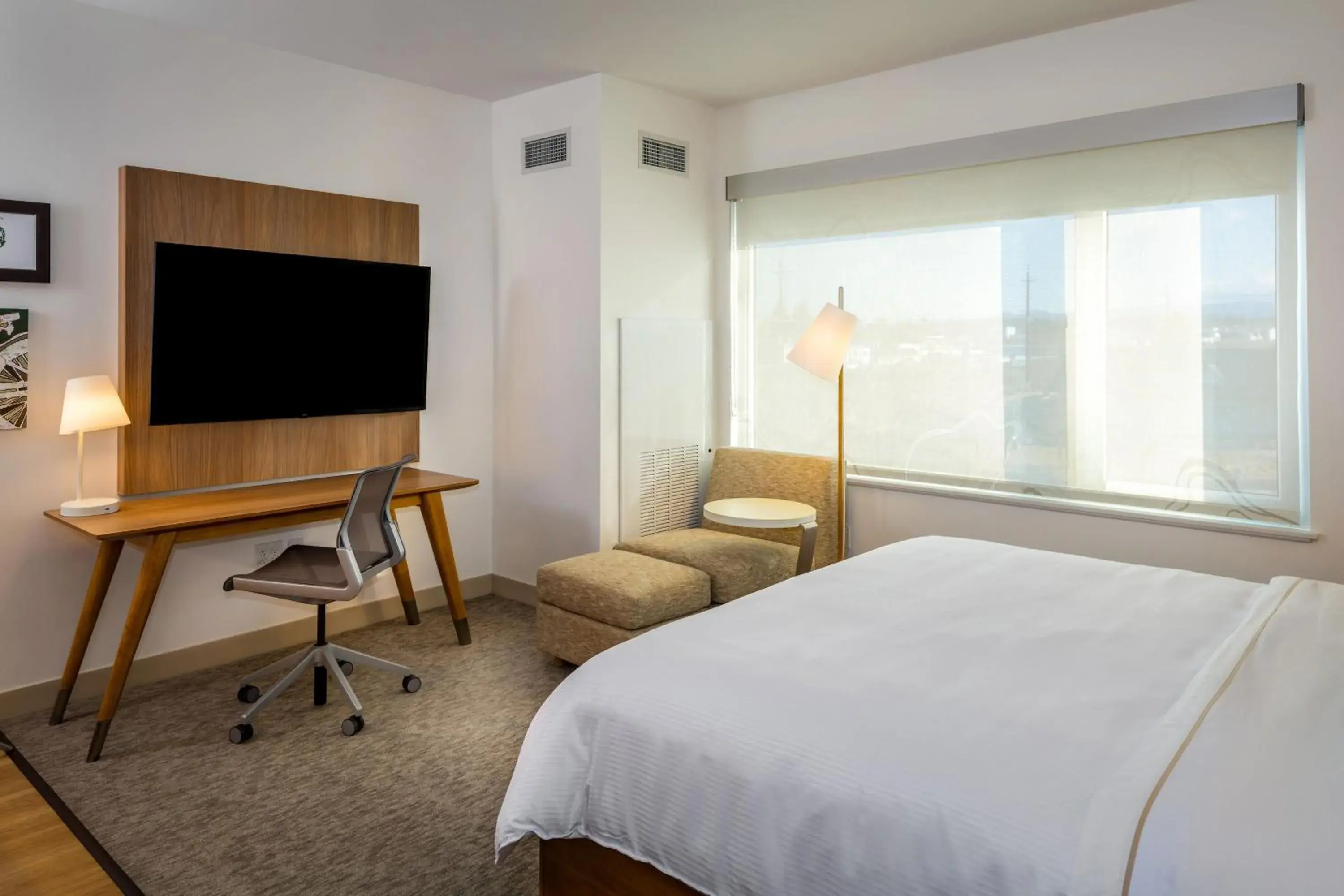 Guest room, 1 King, City view in Element Bend Guest room, 1 King, City view in Element Bend